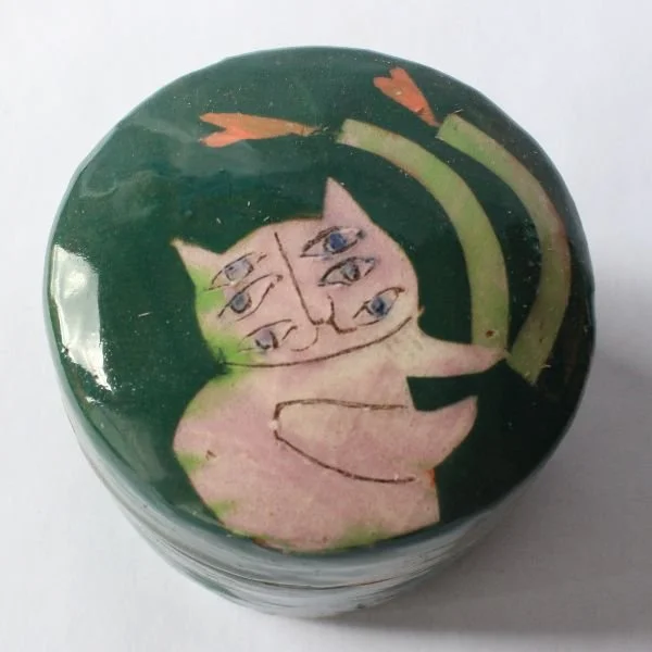 Many Eyed Cat with flowers of happiness and joy cap lid box