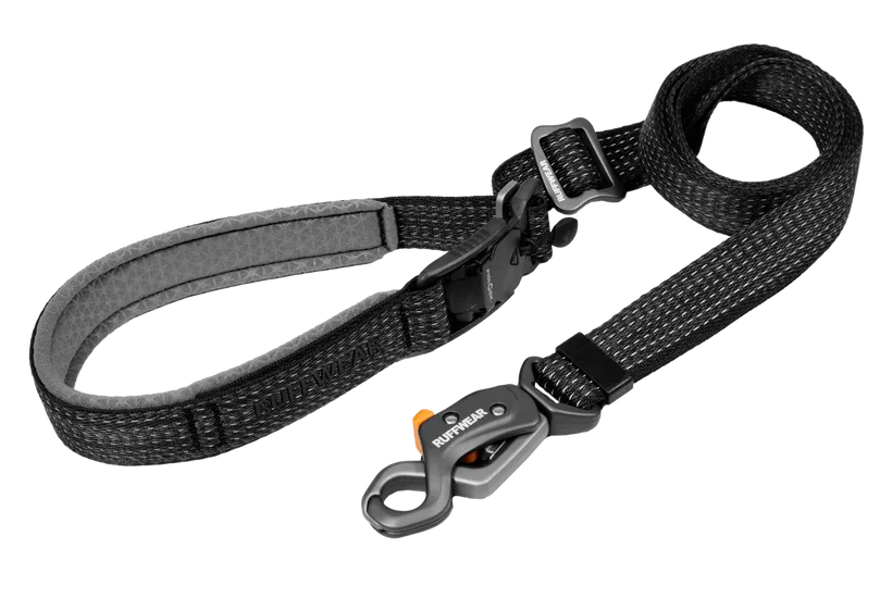 Compressed_PNG-4067_Rideline-Leash_Obsidian-Black_Rolled-Up-Studio.png.webp