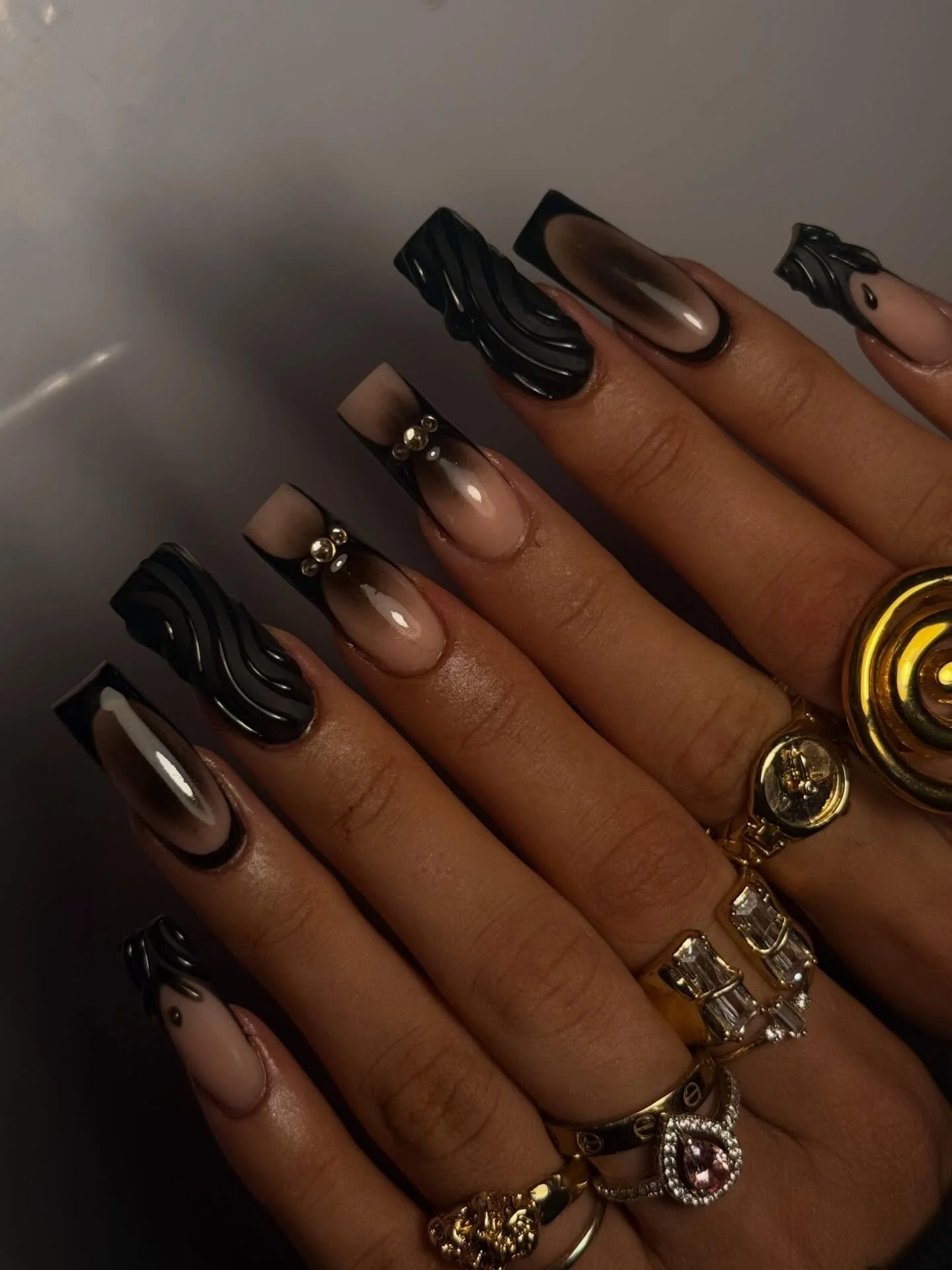 Practicing sculptured acrylic this design is everythingggggg 🖤✨ 
Inspo @nailsbynoelle44