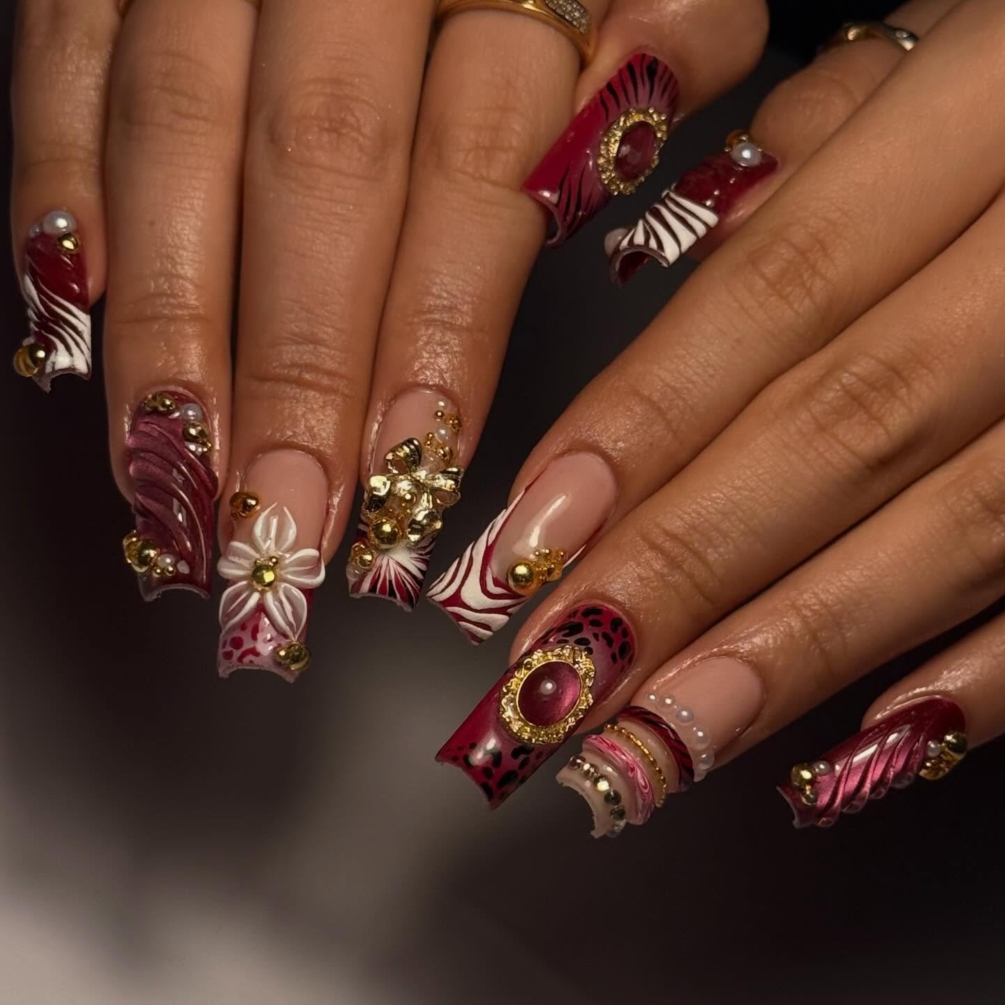 This set got me feeling some type of way 😍 

Set design inspired by @siskkastudios 💝 

Full set of long gel x, with tier 3 maximalist nail art