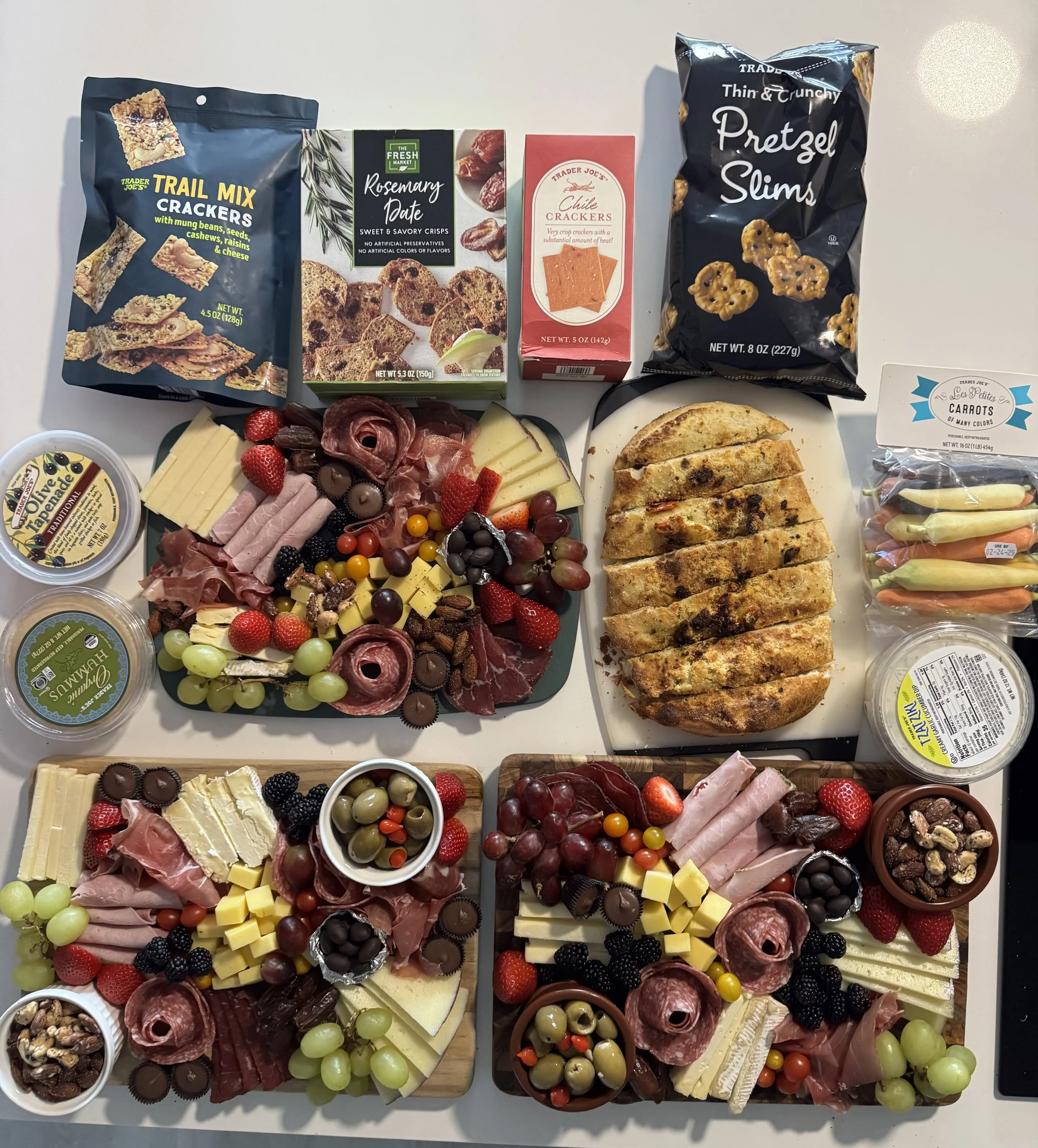 Picnic Box.
Everything ready, you just bring the blanket.