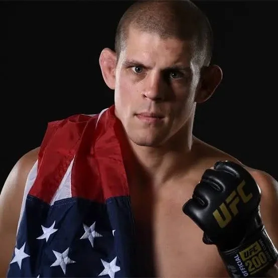 Meet UFC Veteran Joe Lauzon at CastleCon