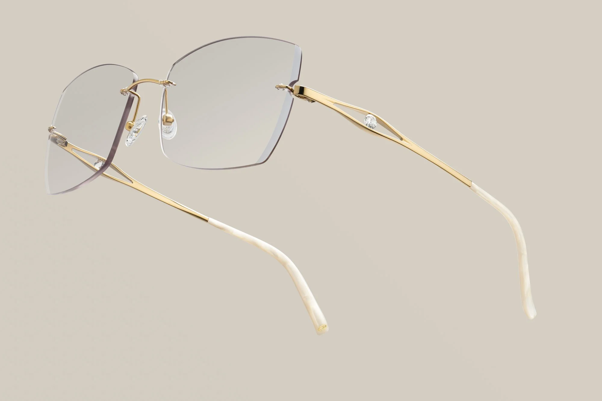 A side view of the Flair Eyewear Art Couture 9132 glasses