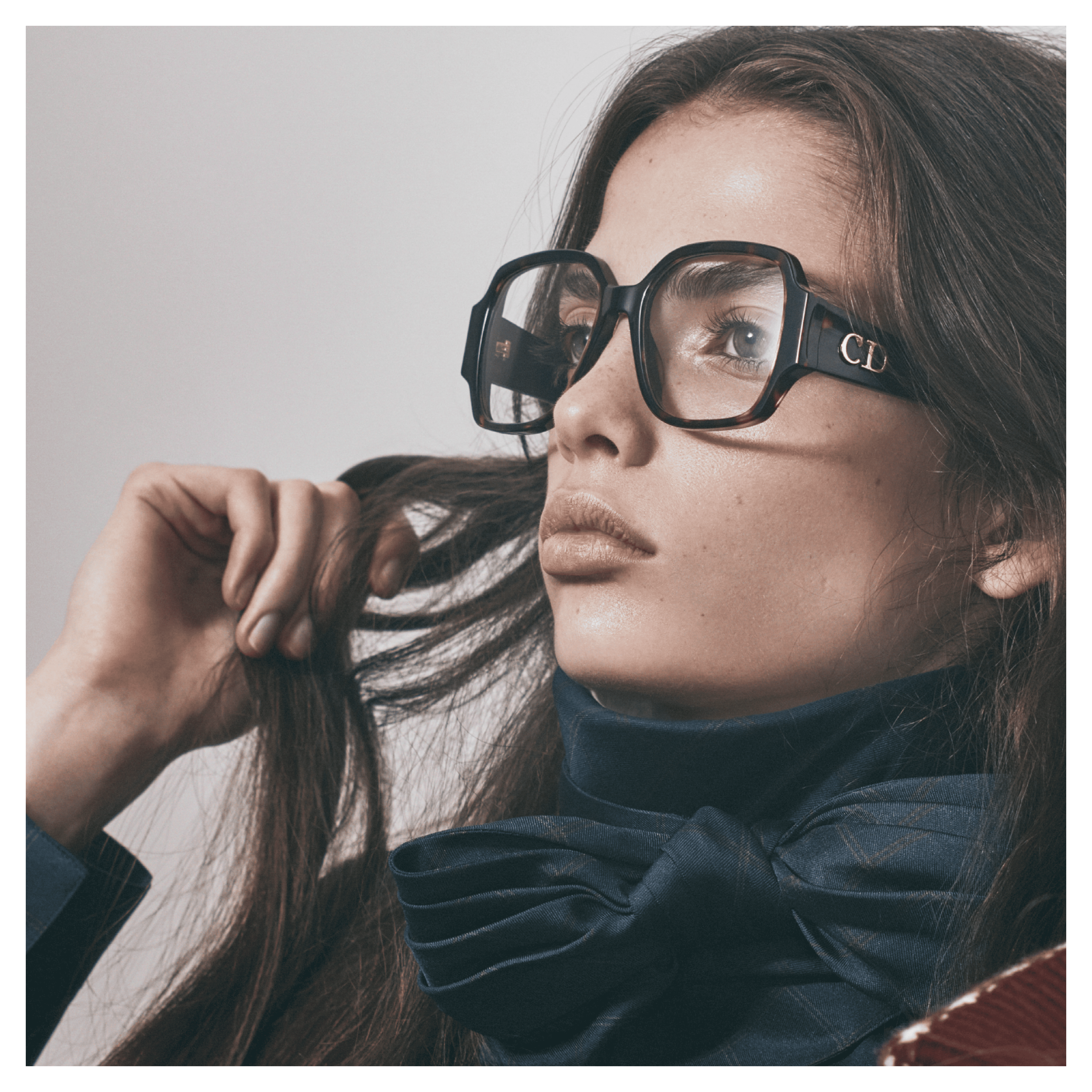 Woman wearing Dior tortoiseshell glasses