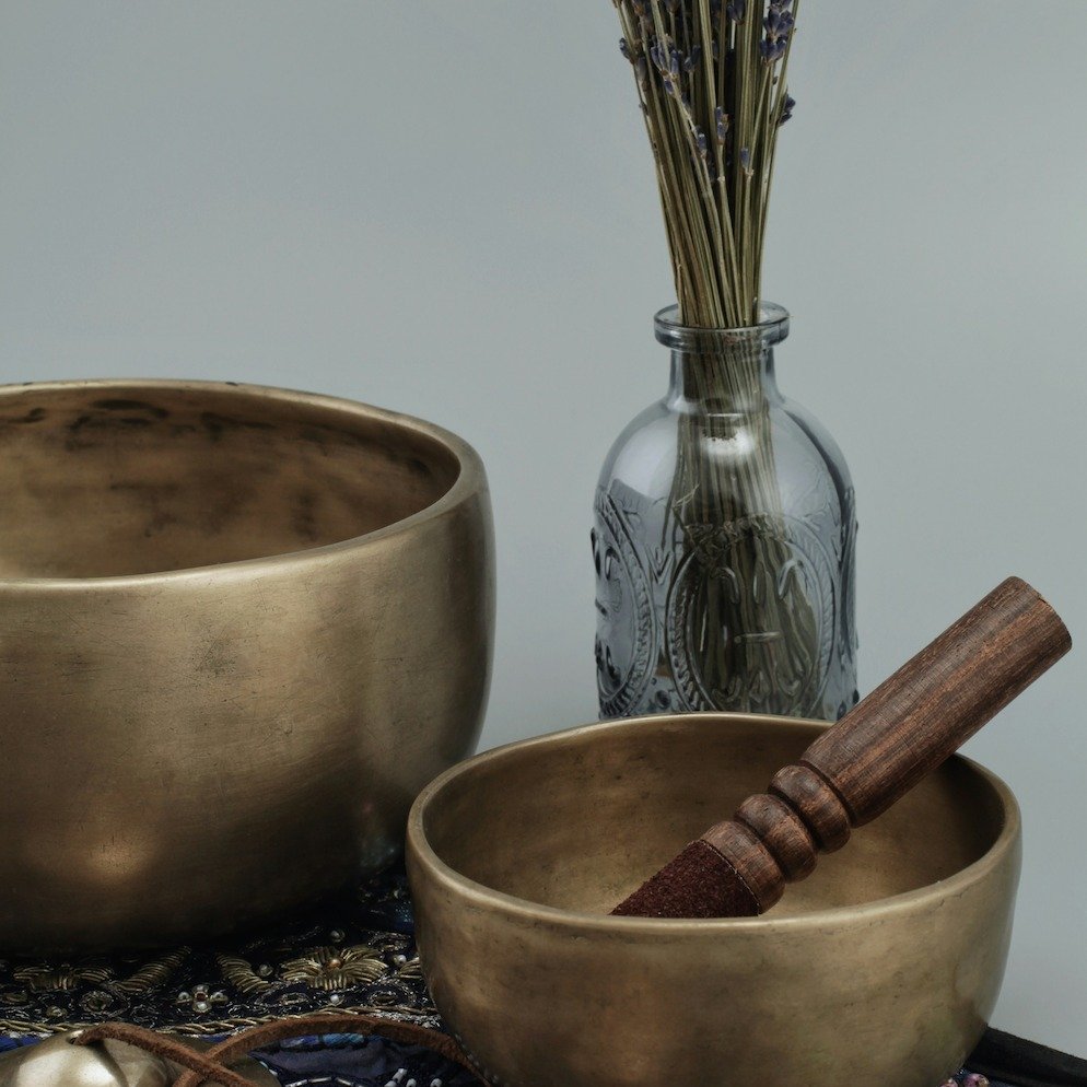 Mardi.
Le jour o&ugrave; l&rsquo;&eacute;nergie ralentit un peu, mais o&ugrave; le corps, lui, continue de tout porter.
Et si ce mardi devenait votre point de bascule ?
👉 Un massage Tuina pour lib&eacute;rer les tensions.
👉 Un hammam pour laisser p