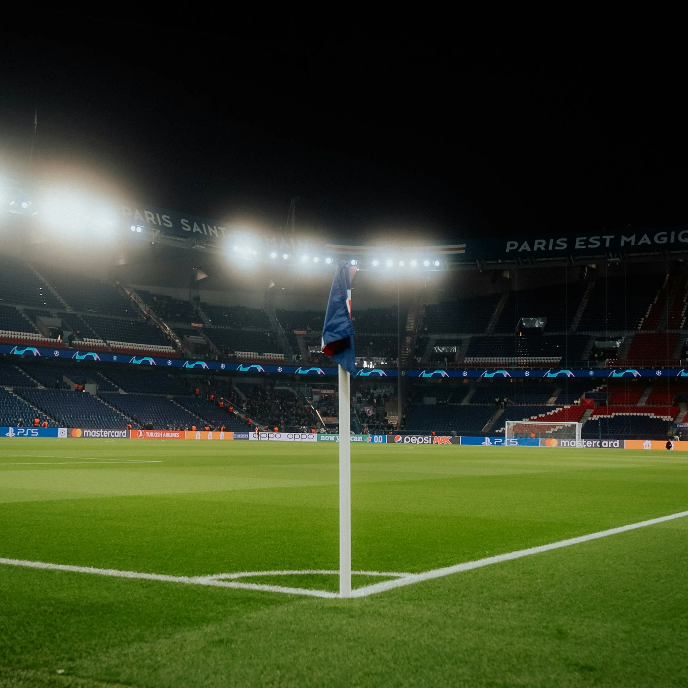 Apr&egrave;s deux soir&eacute;es de folie&hellip; PSG en back-to-back, mais vous, vous &ecirc;tes KO ?
Pas de match cette semaine, mais on g&egrave;re la r&eacute;cup&eacute;ration : courbatures de f&ecirc;te, voix cass&eacute;es, jambes lourdes&hell