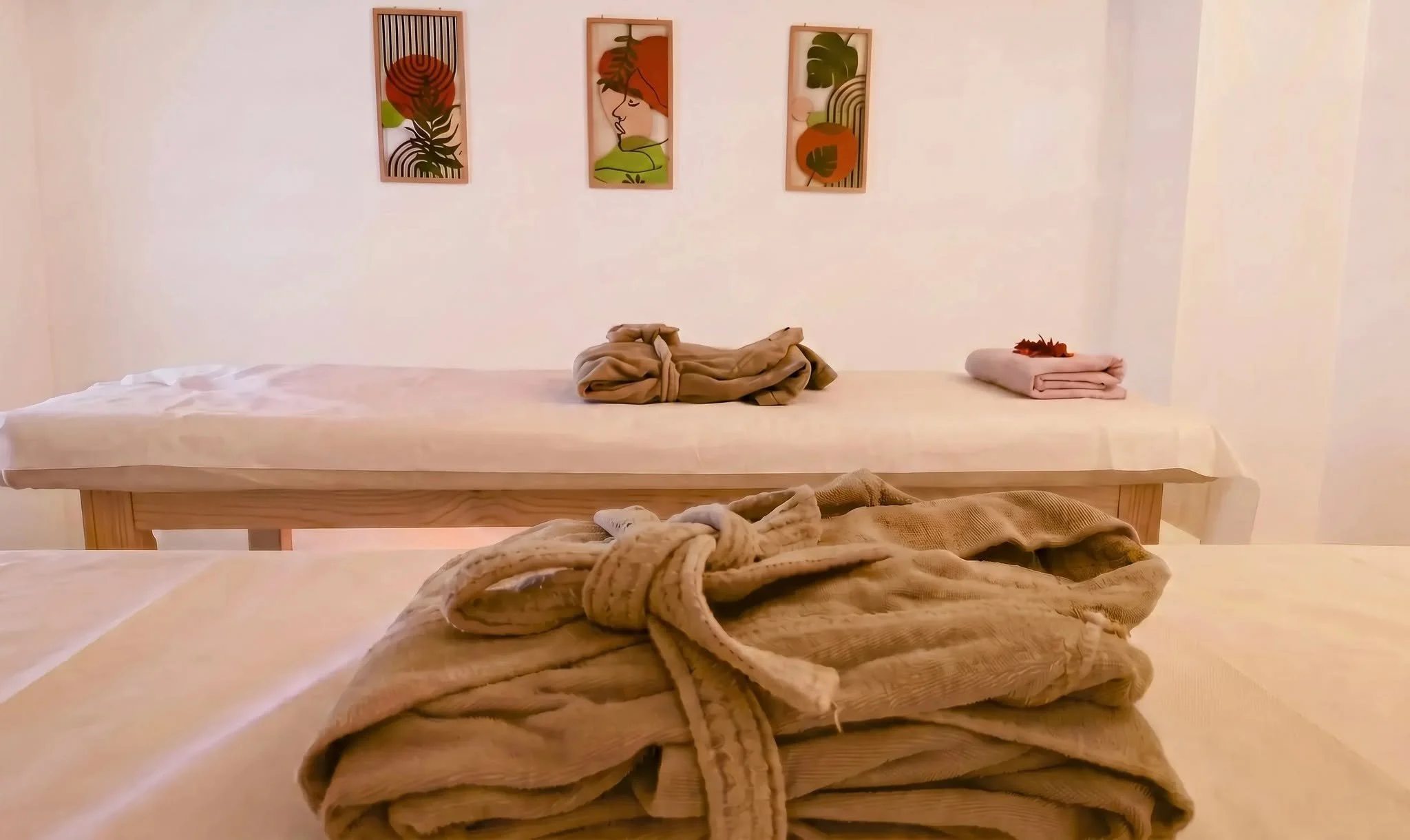 28&deg; annonc&eacute;s dimanche sur Paris. Nos cabines sont en sous-sol. 🌿
Premi&egrave;re semaine de rentr&eacute;e : le corps a suivi, la t&ecirc;te un peu moins. Le week-end est l&agrave; pour recoudre les deux.
30 min de hammam privatif, puis 1