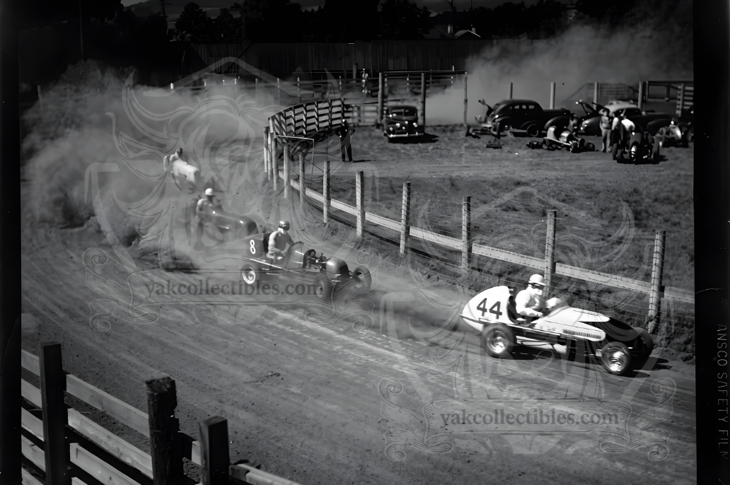 MIDGET CAR #44 DIRT TRACK RACE