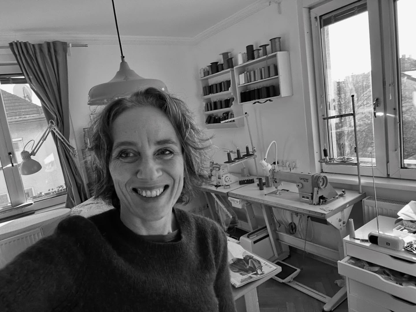 In meinem Atelier im 15ten Bezirk in Wien werden alle meine St&uuml;cke mit viel Freude handgefertigt.
Ihr wolltet schon immer sehen, wo und wie das produziert wird, und ihr kennt mich vielleicht noch gar nicht pers&ouml;nlich? 
Na dann wird es Zeit!