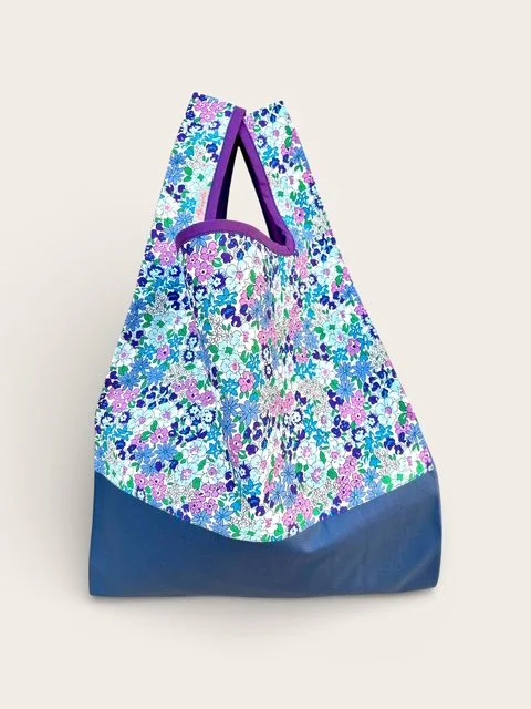 Ginette, das feine Sackerl " LIGHT" jeansblau-blumig