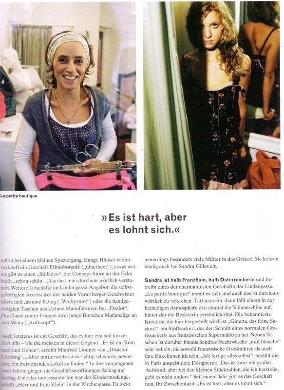 Zwei Bilder, links Sandra Gilles, die Modedesignerin, rechts ein Modell mit lockigem Haar in einem schwarzen Kleid in einem Backstage-Bereich.