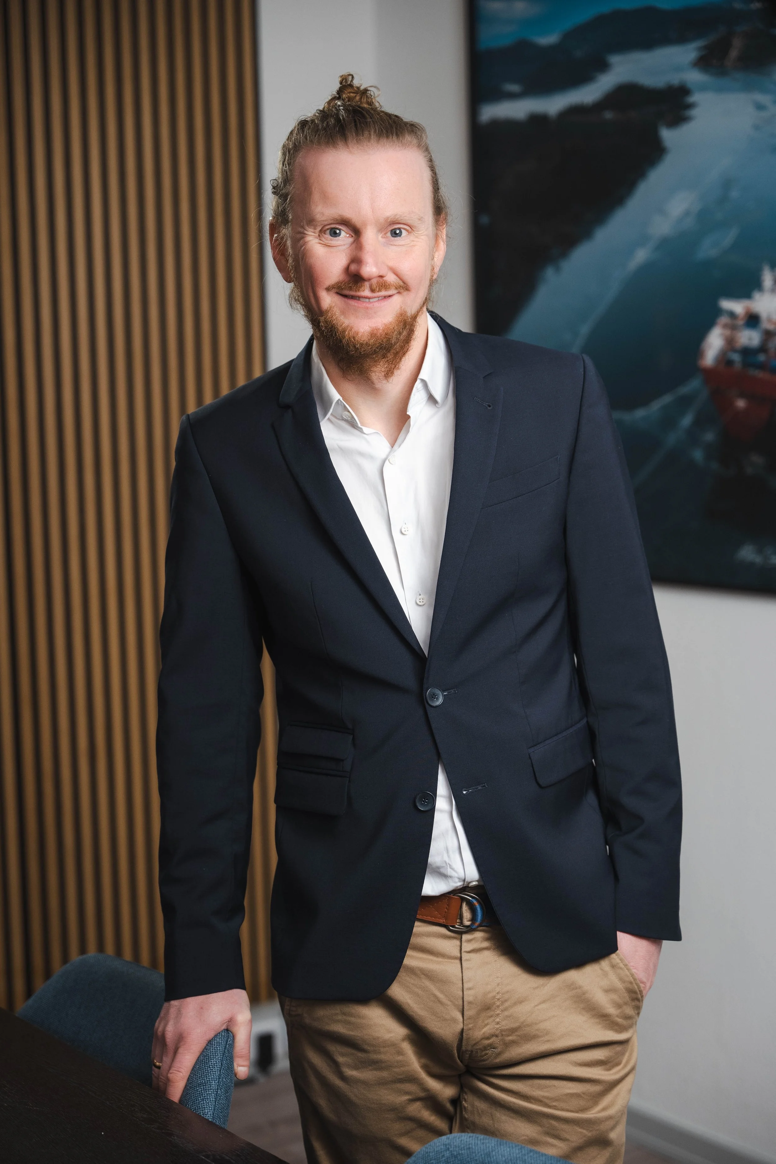 AHTS broker
	•	Crew transfer vessels
	•	Survey vessels
	•	Subsea support vessels
	•	Renewable offshore logistics
	•	Offshore wind vessel chartering
	•	Marine asset brokerage
	•	Sale and purchase of vessels
	•	Offshore marine solutions