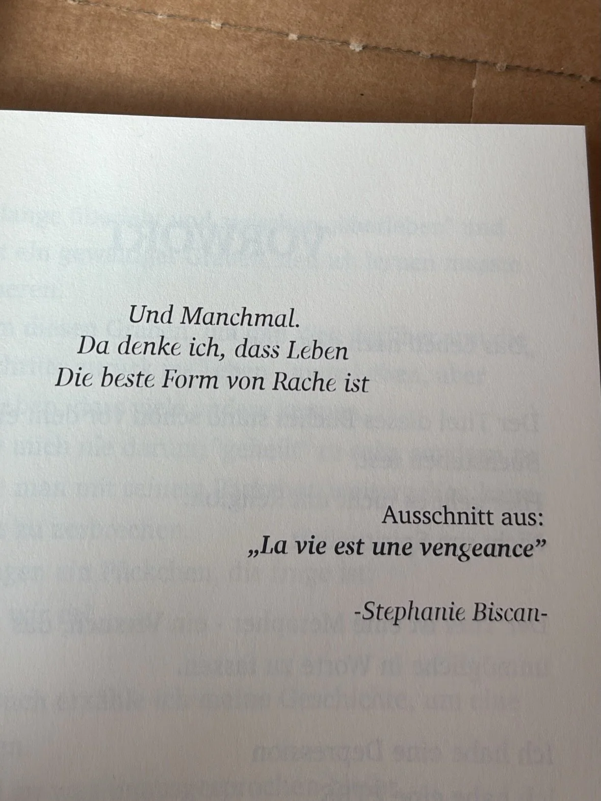 Es ist da.

Mein 2. Buch: &bdquo;Das Leben nach dem Tod, nach allem Leben.&ldquo;

Ich bin ehrlich: Mein Herz und mein Kopf sind gerade mit v&ouml;llig anderen Dingen besch&auml;ftigt.
Dingen, die gerade einfach mehr Raum einnehmen als ein: &bdquo;He