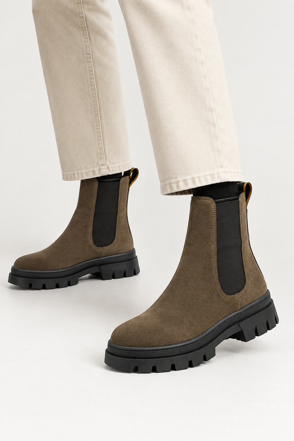 Olive Chelsea-Boots mit Chunky-Sohle.png