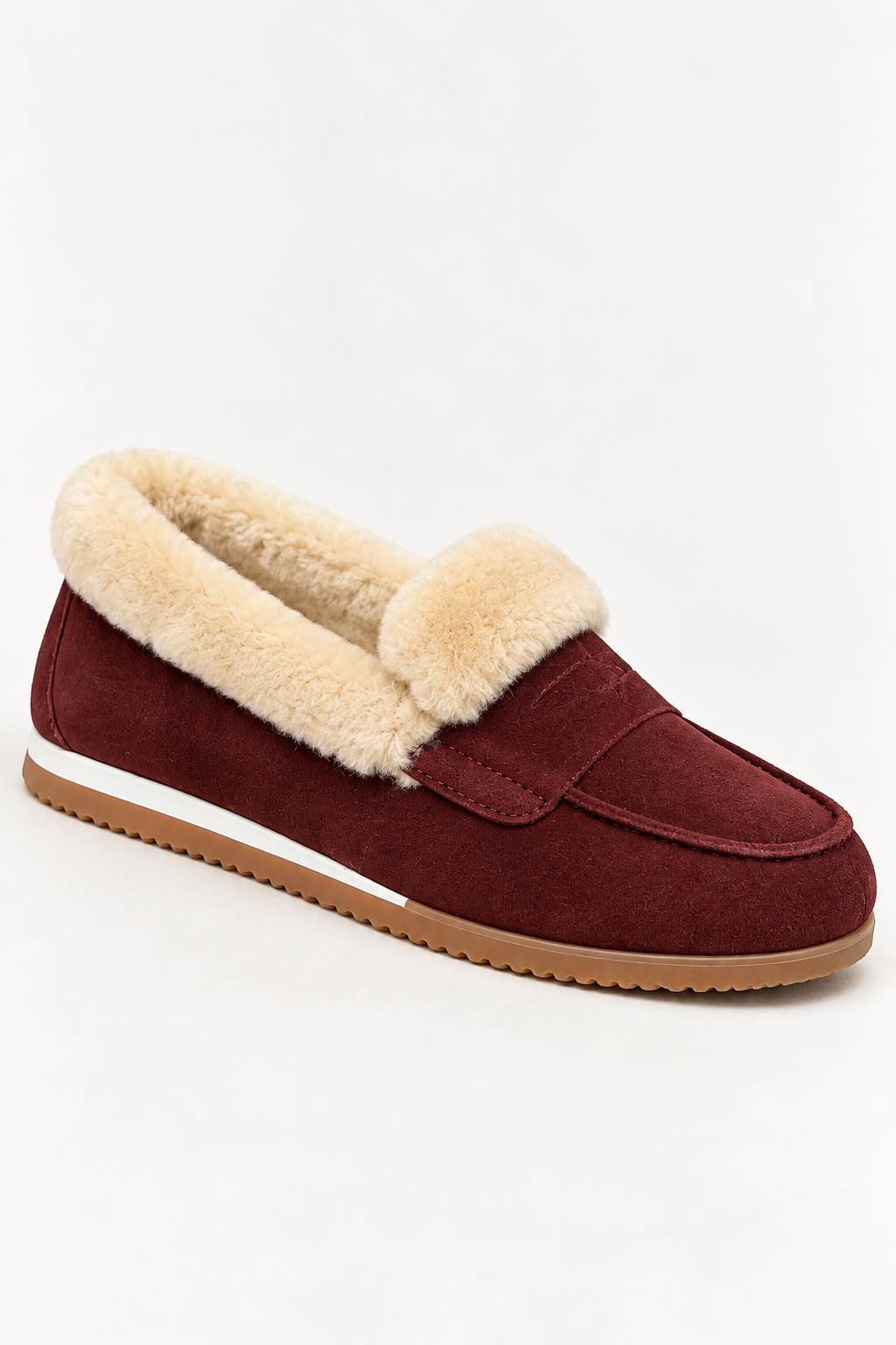 Burgunderfarbener Samtloafer mit Shearling-Futter.png