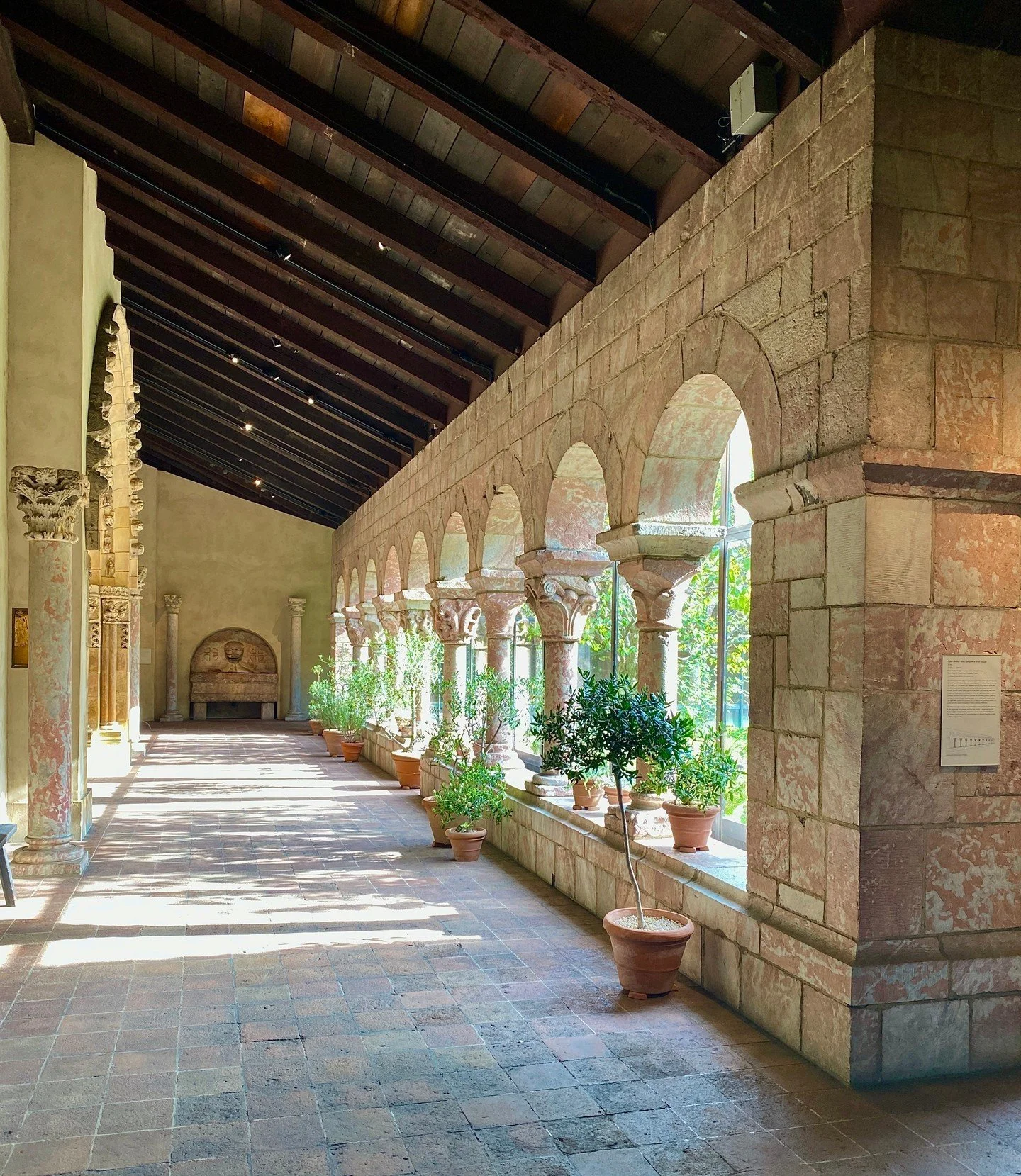 Gorgeous Romanesque architecture and beautiful autumn views are a must-see at the Met Cloisters! 😍 @metcloisters
🏰
🌳
🗝️
☀️
🚕
#nyc #newyork #themet #cloisters #metcloisters #art #metropolitanmuseumofart #met #museum #newyorkcity #metmuseum #natur
