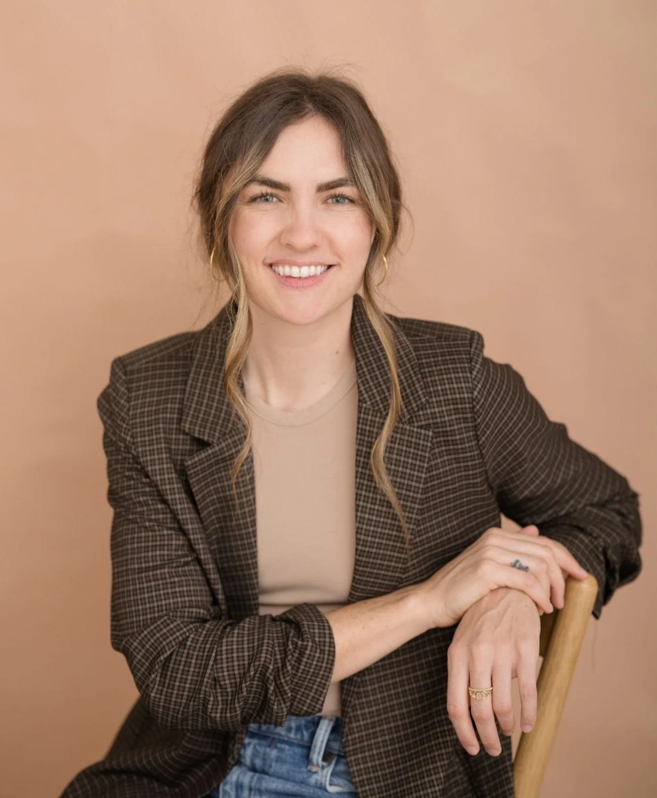 relationship coach helping individuals and partners create more meaningful connections through skill-building support.