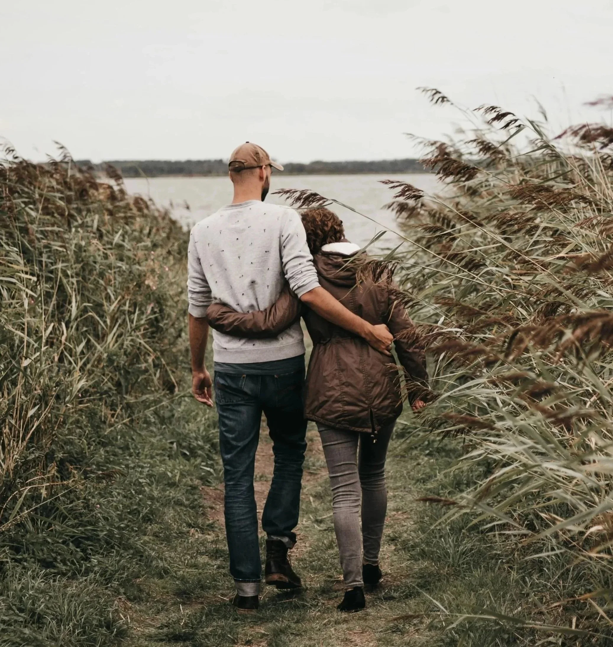 Relationship coaching helping couples strengthen communication, trust, and emotional connection