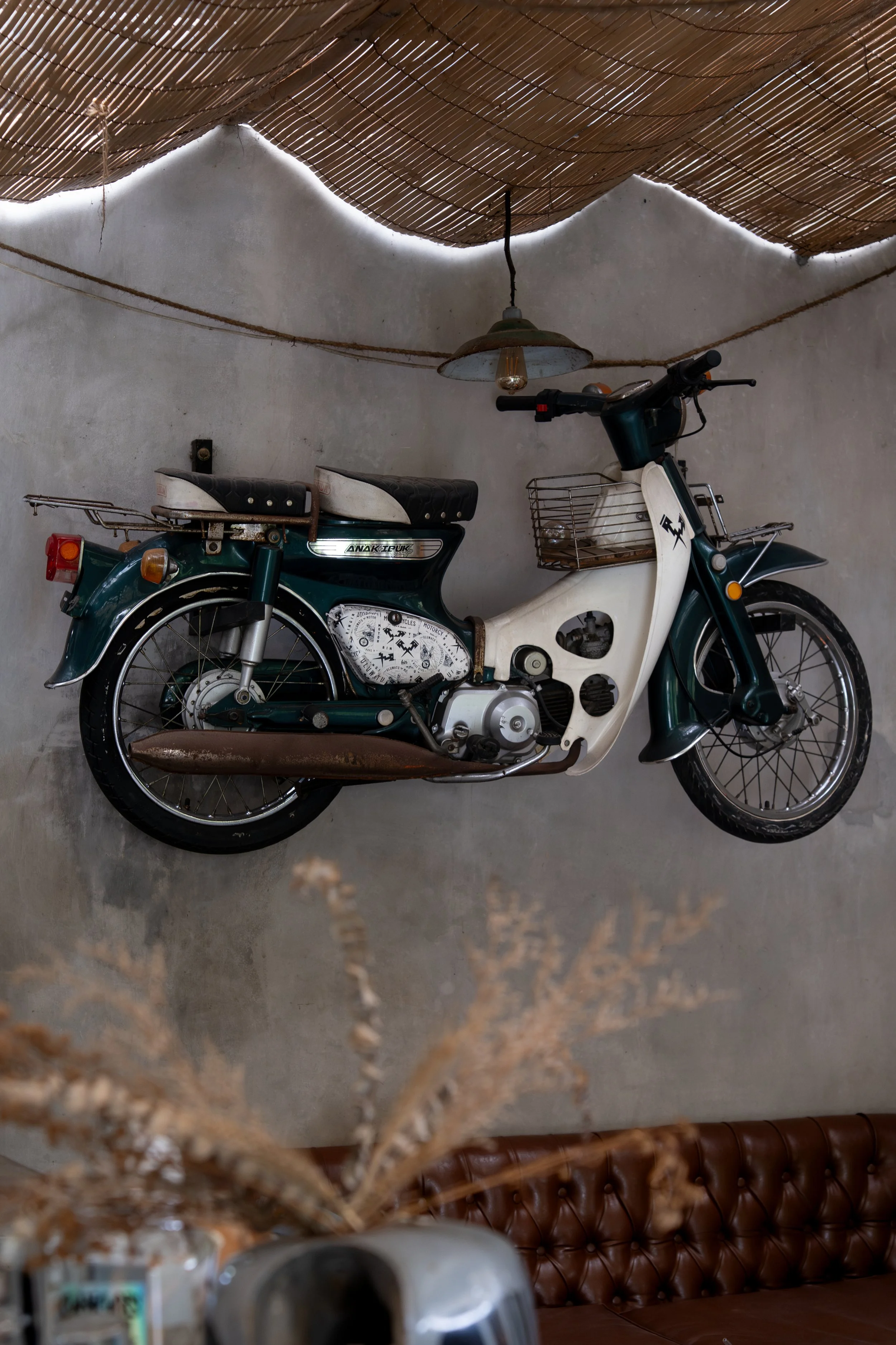 motorcycle, motor vibe, coffee, barista, tattoo, cafe, motorcycle cafe, strong coffee, Uluwatu, Bali, barista cafe