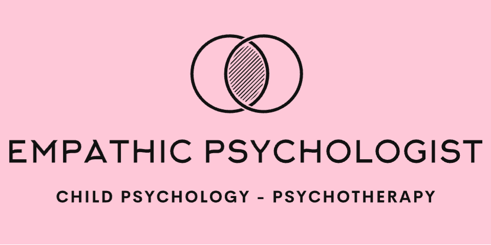 Логотип с двумя перекрывающимися кругами над надписью «Эмпатичный психолог: детская психология — психотерапия, помощь при СДВГ и тревожности» на розовом фоне.