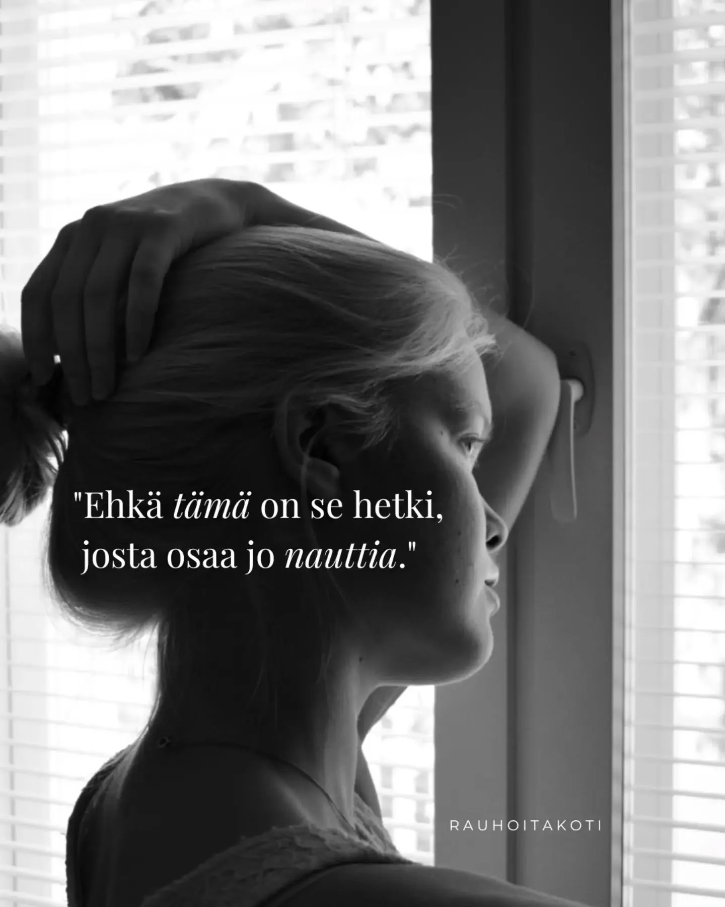 Nojaan keitti&ouml;n tasoon, tuijotan poikkoilevaa kynttil&auml;&auml; minuutista toiseen. Ikkunasta vet&auml;&auml;, ja liekki pyrkii kipuamaan yli kynttil&auml;n laidan.

Yht&auml;kki&auml; havahdun miettim&auml;&auml;n sit&auml;, mit&auml; mietin.