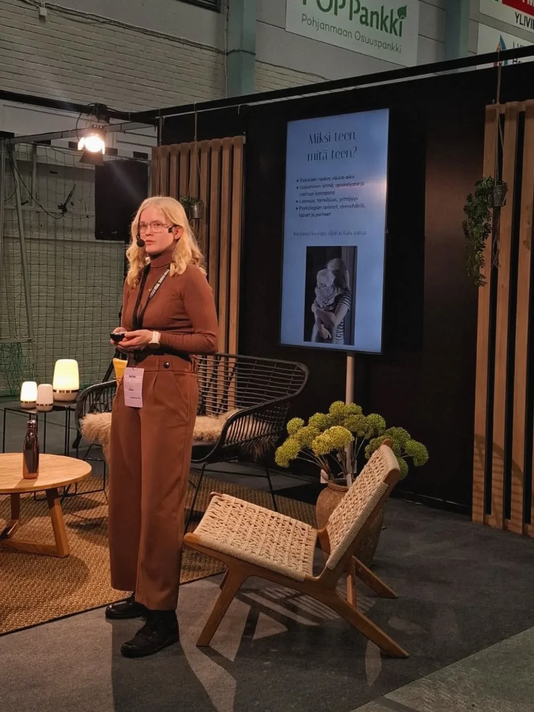 Min&auml; pit&auml;m&auml;ss&auml; urani ensimm&auml;ist&auml; julkista puheenvuoroa 🥹🤎🙏🏻

Kiitos @kotonatapahtumat t&auml;st&auml; tilaisuudesta ja kiinnostuksesta aihettani kohtaan!

Puhuin neuroyst&auml;v&auml;llisest&auml; sisustamisesta, sen