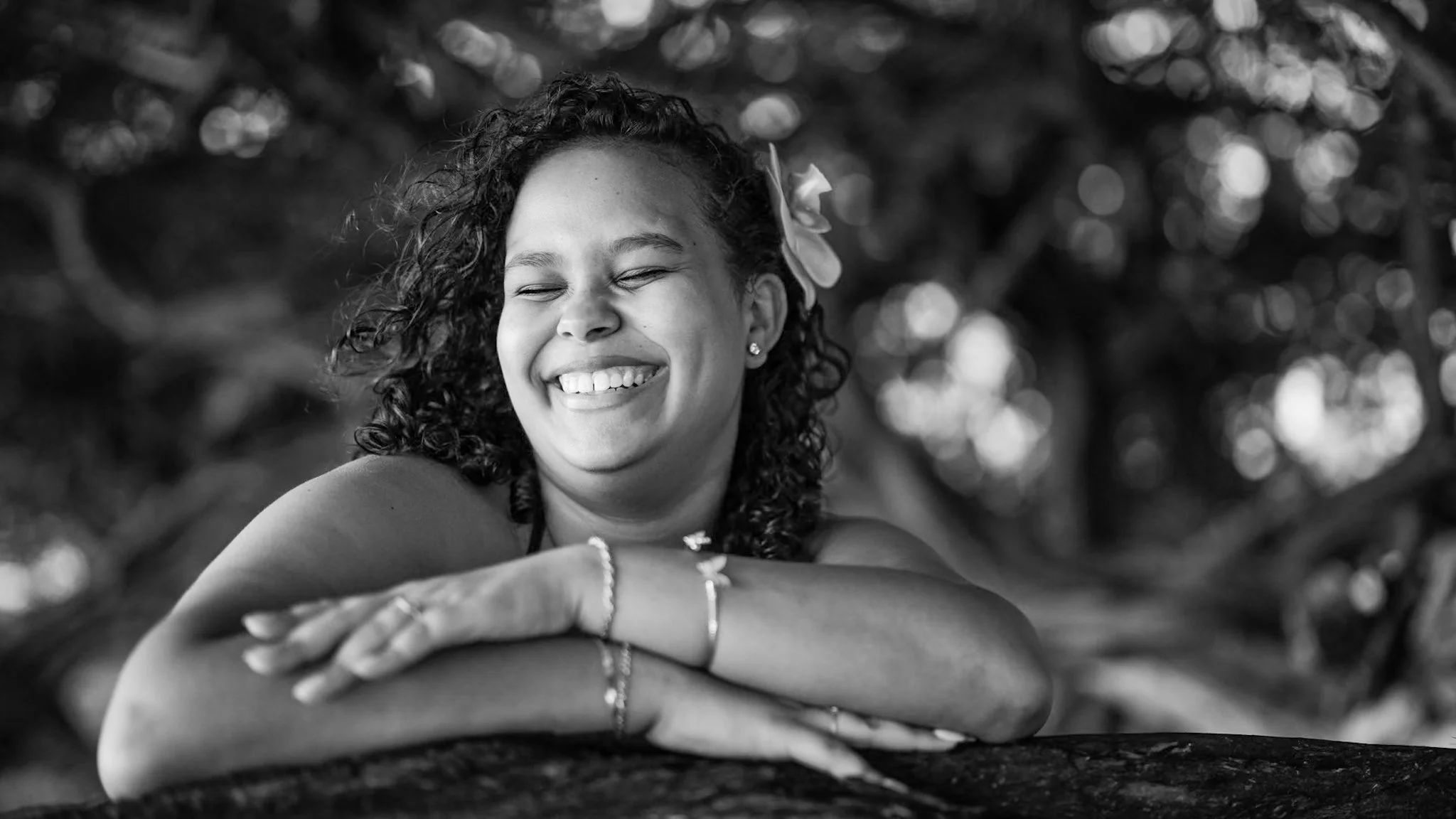 Solo women portrait photoshoot black and white beach Aruba embrace photography
