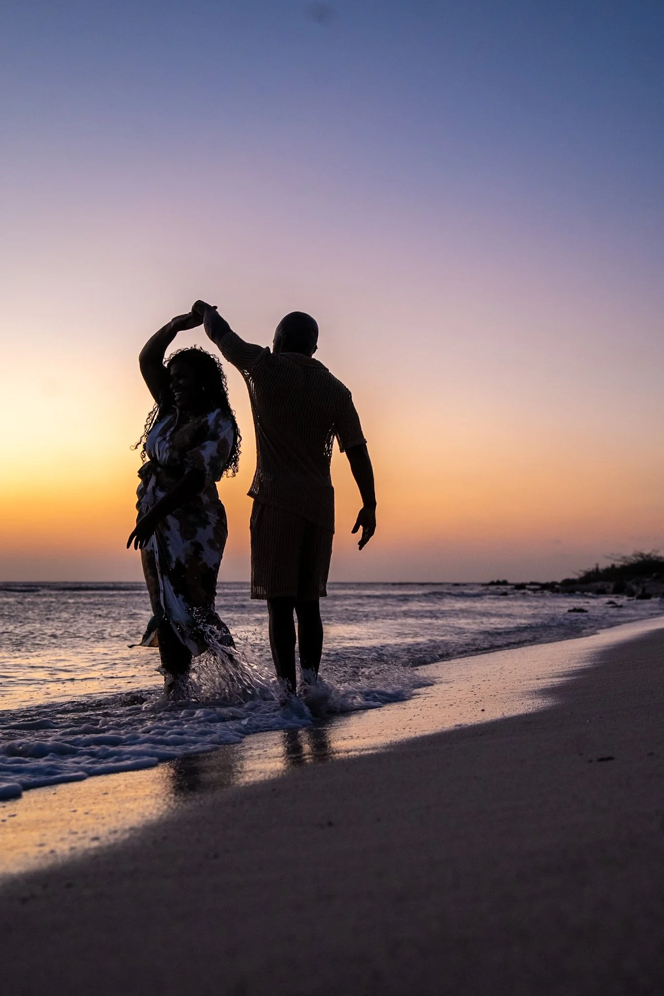 Couple photoshoot beach Aruba sunset