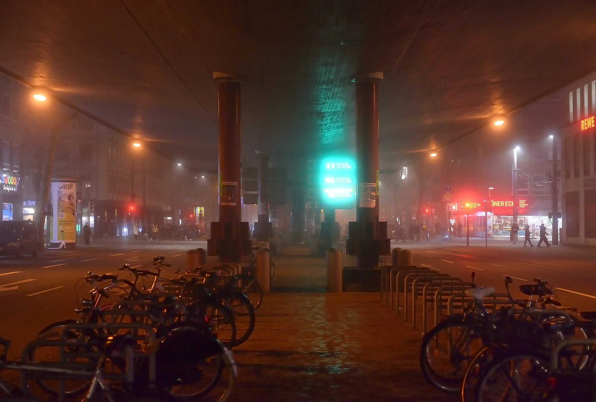 Winter. In Germany. What's the best thing to photograph? These were my thoughts before I simply went outside with my camera last night. And as always, the motifs came naturally. The key to creativity is not to wait for inspiration, but to just get on