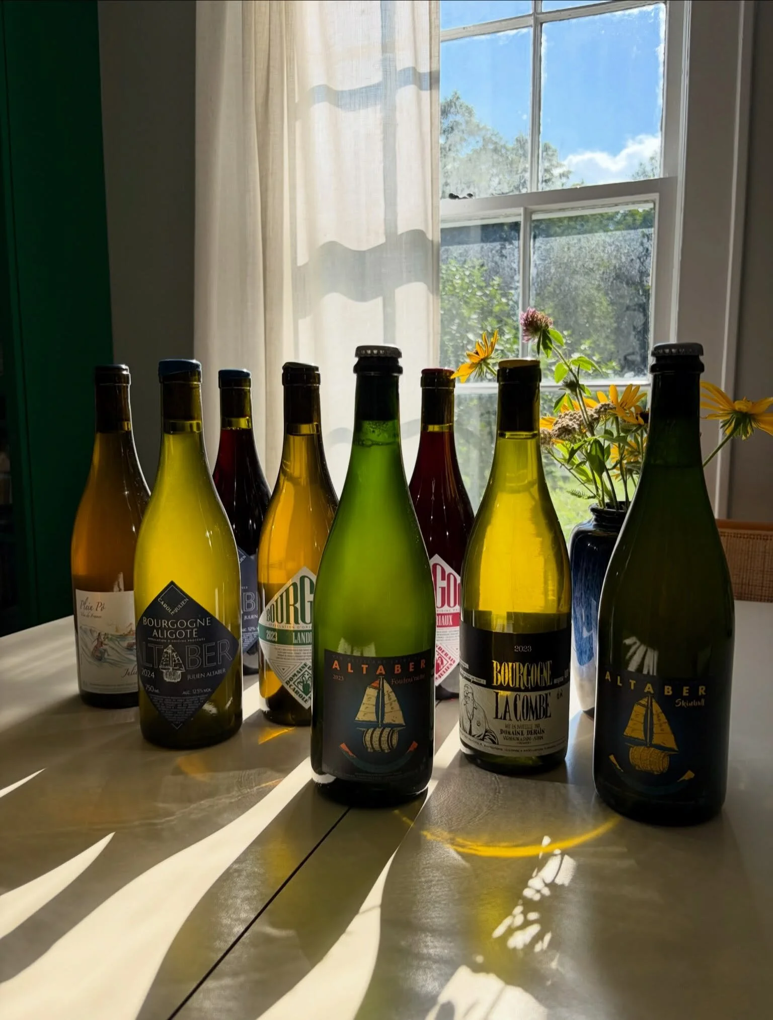 And the hits keep coming @domaine.derain_sextant 💥

We are thrilled to welcome both Sextant and Domaine Derain into our fold here at Tubbs Selections.

Based in Saint Aubin, Julien Altaber is the proprietor, winemaker, and grower for both Domaine Se
