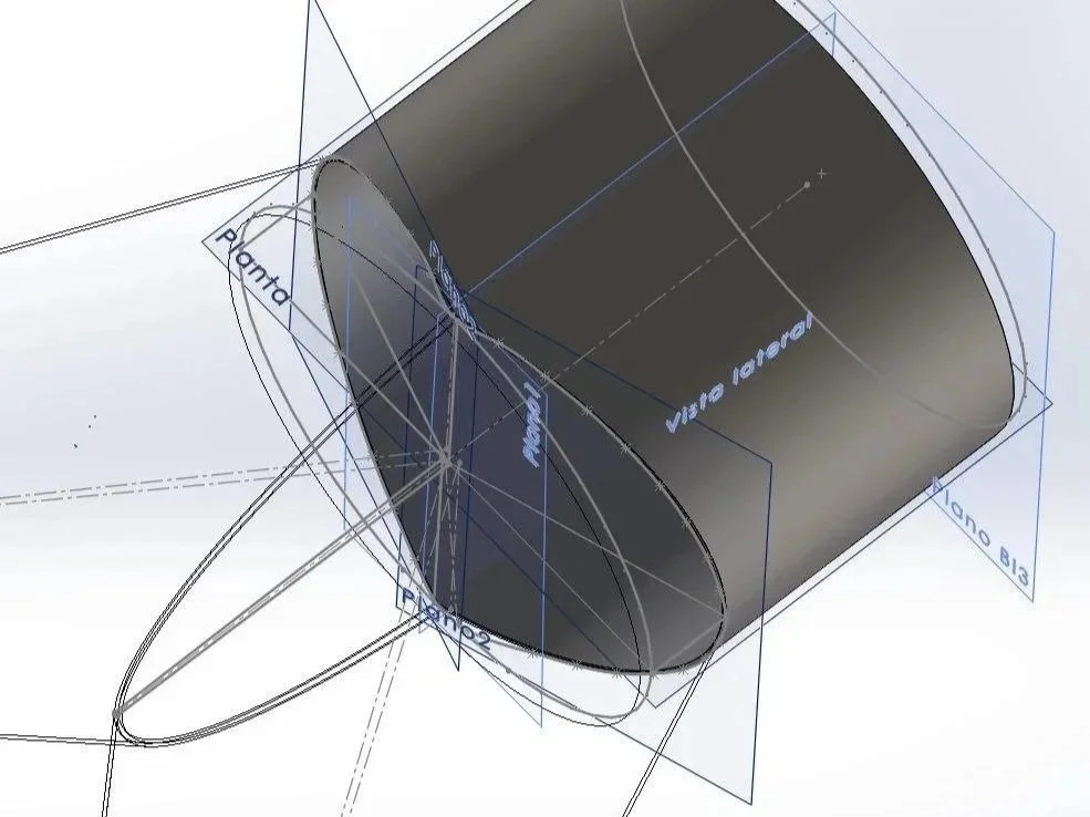 Dibujo técnico de una tubería bifurcador con anotaciones en español, incluyendo 'Planta', 'Vía general', 'Diámetro B13' y 'Punto', mostrando detalles de diseño e ingeniería.