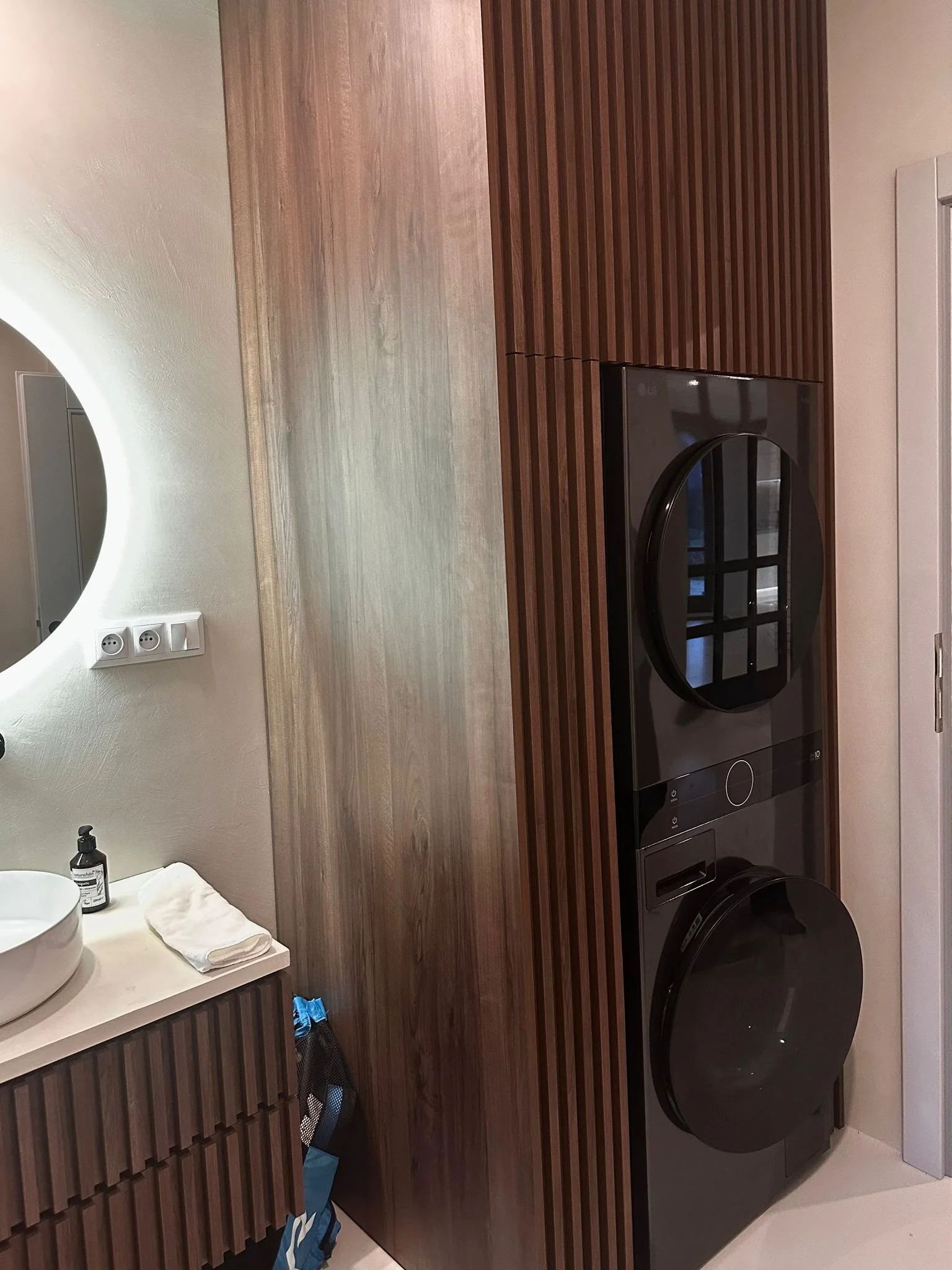 WhatsApp Image 2025-12-07 at 19.08.49 (5).jpg