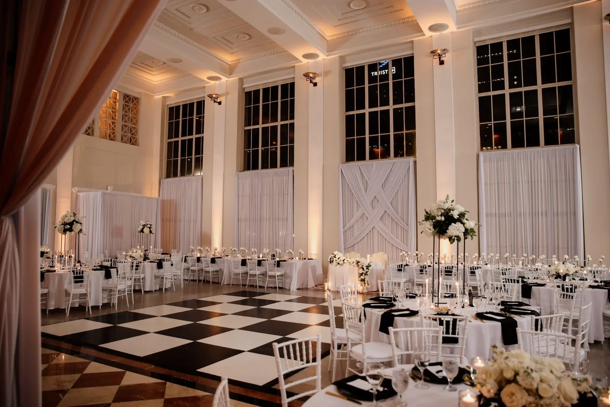 Here are The Best Wedding Venues Near Tampa Bay for 300 Guests That Allow Outside Catering