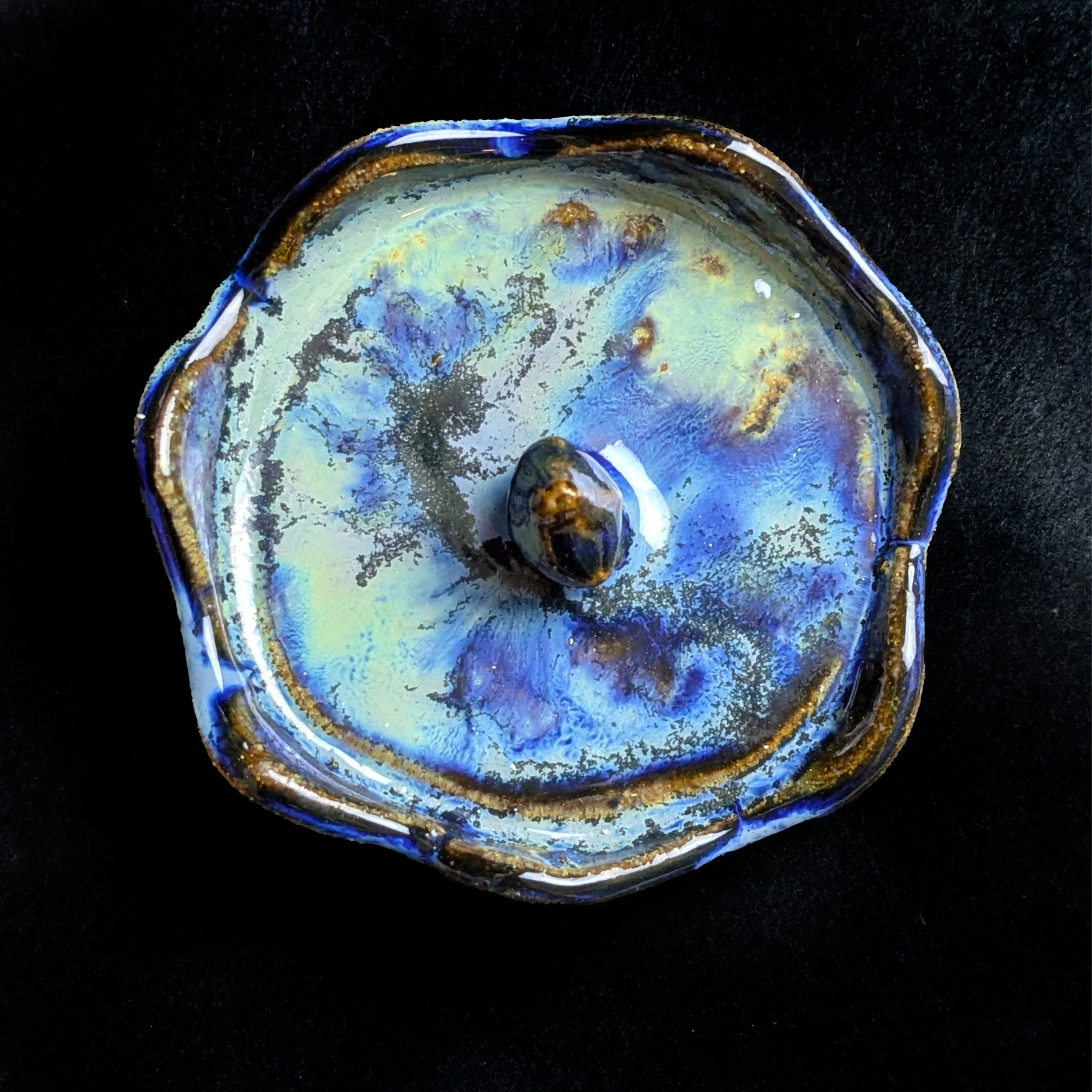 Motherhood (Lid), 2025