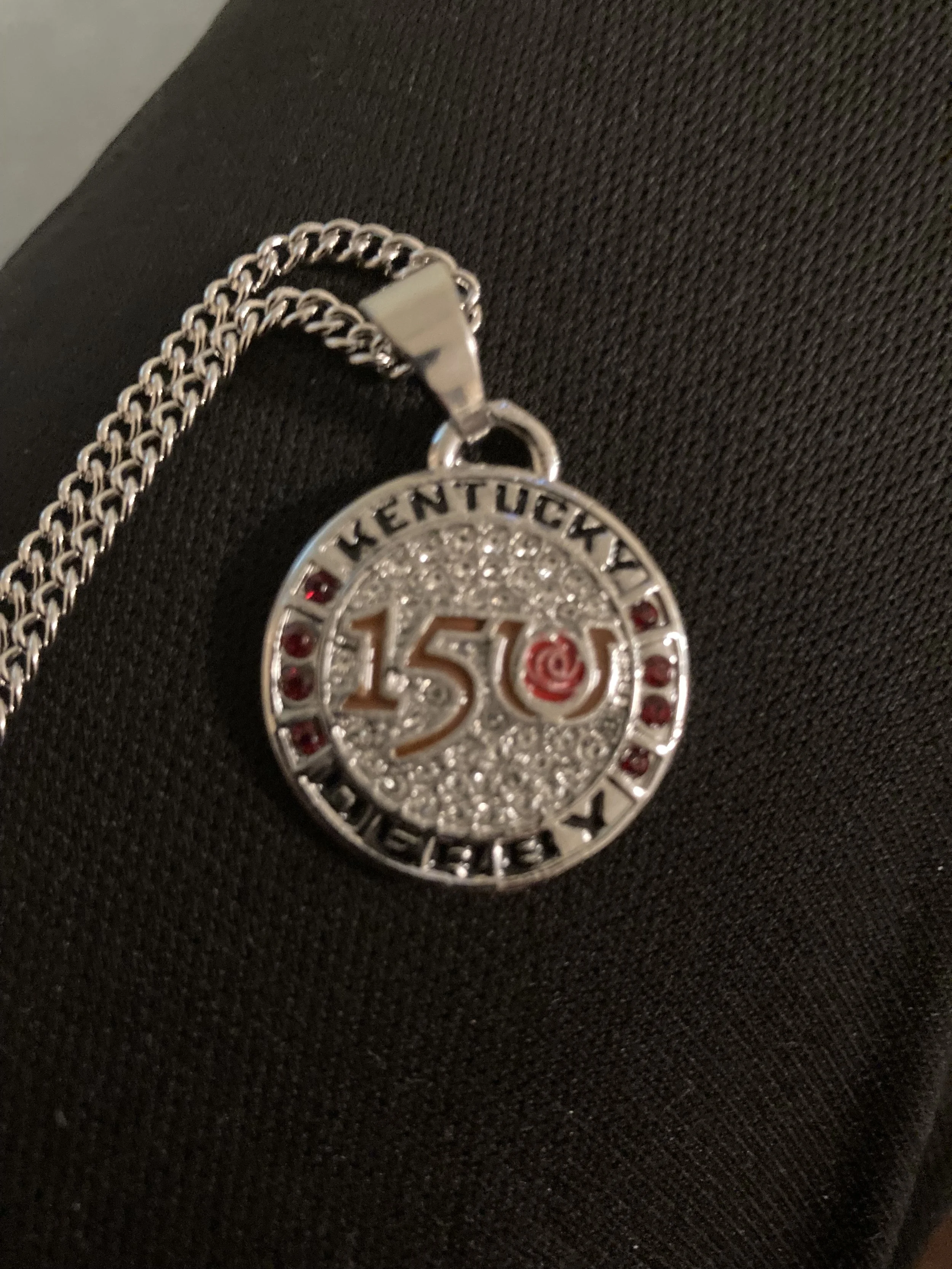 Why Custom Necklaces Make Powerful Commemoration Pieces