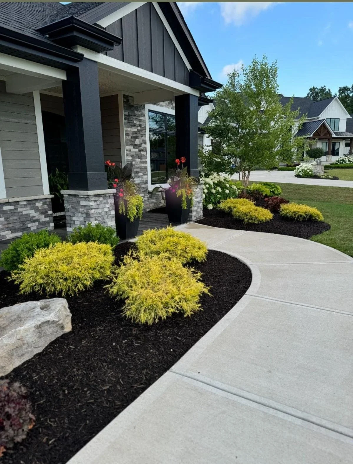 BLACK HARDWOOD MULCH - BULK