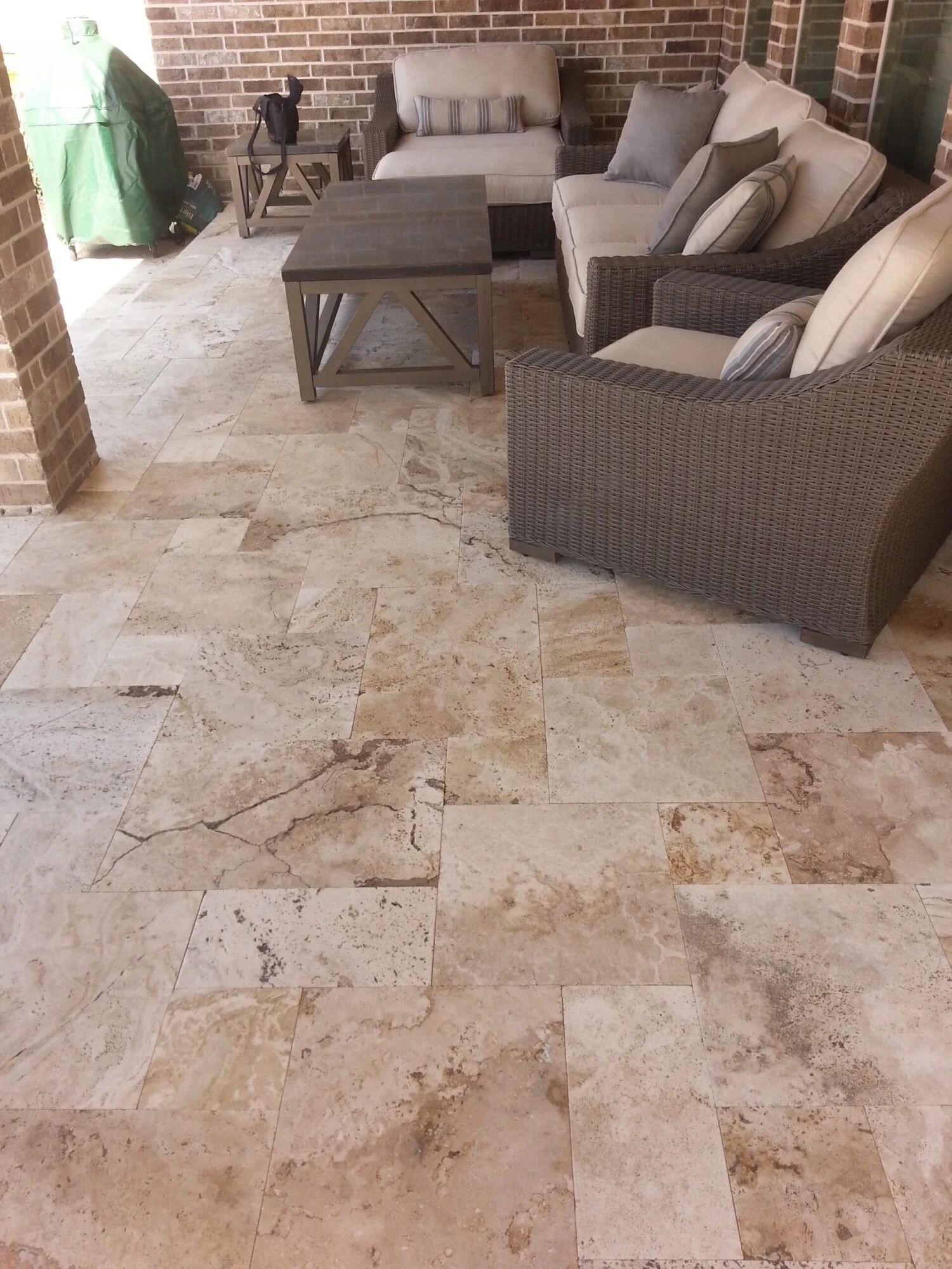 Tiramisu Tumbled Versailles Pattern ®