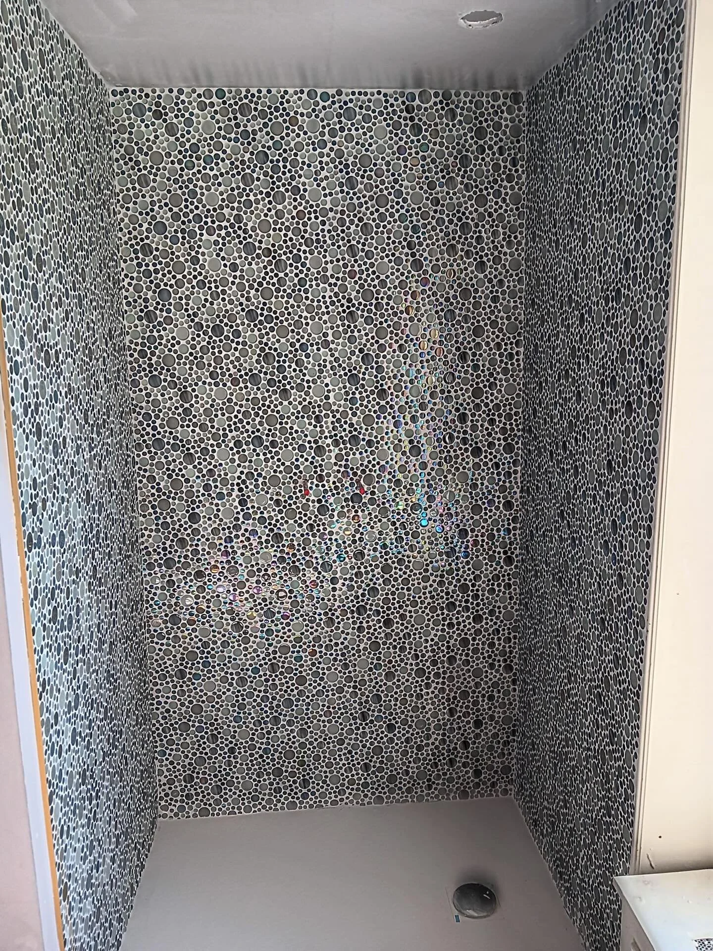 Another great week perfecting the art of tiling ✅
&bull;
#tiling #shower #walltiling #design #interiordesignbathroom