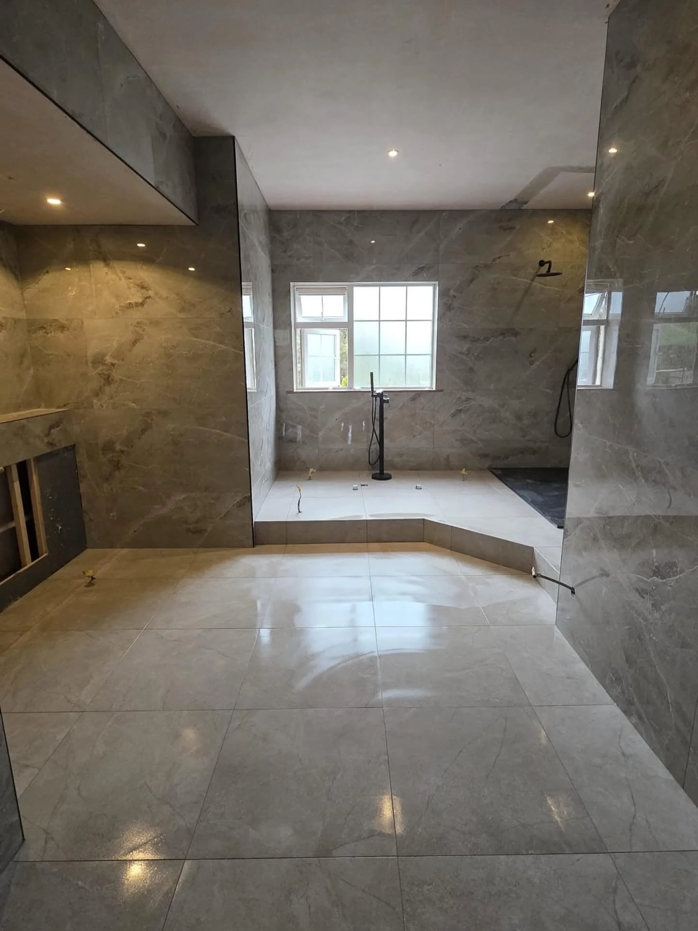 🖼️ 
&bull;
#tiling #tilersofinstagram #tilerireland #construction #flooring