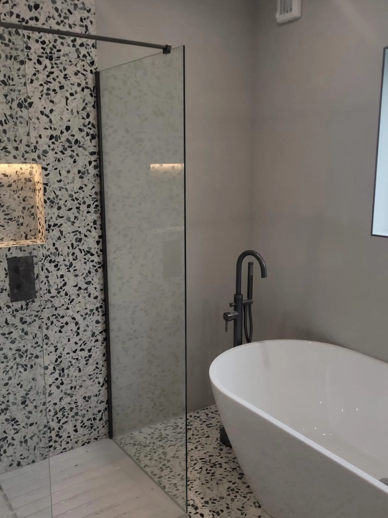 🤩 
&bull;
#tiling #construction #partnership #tradesmen #local