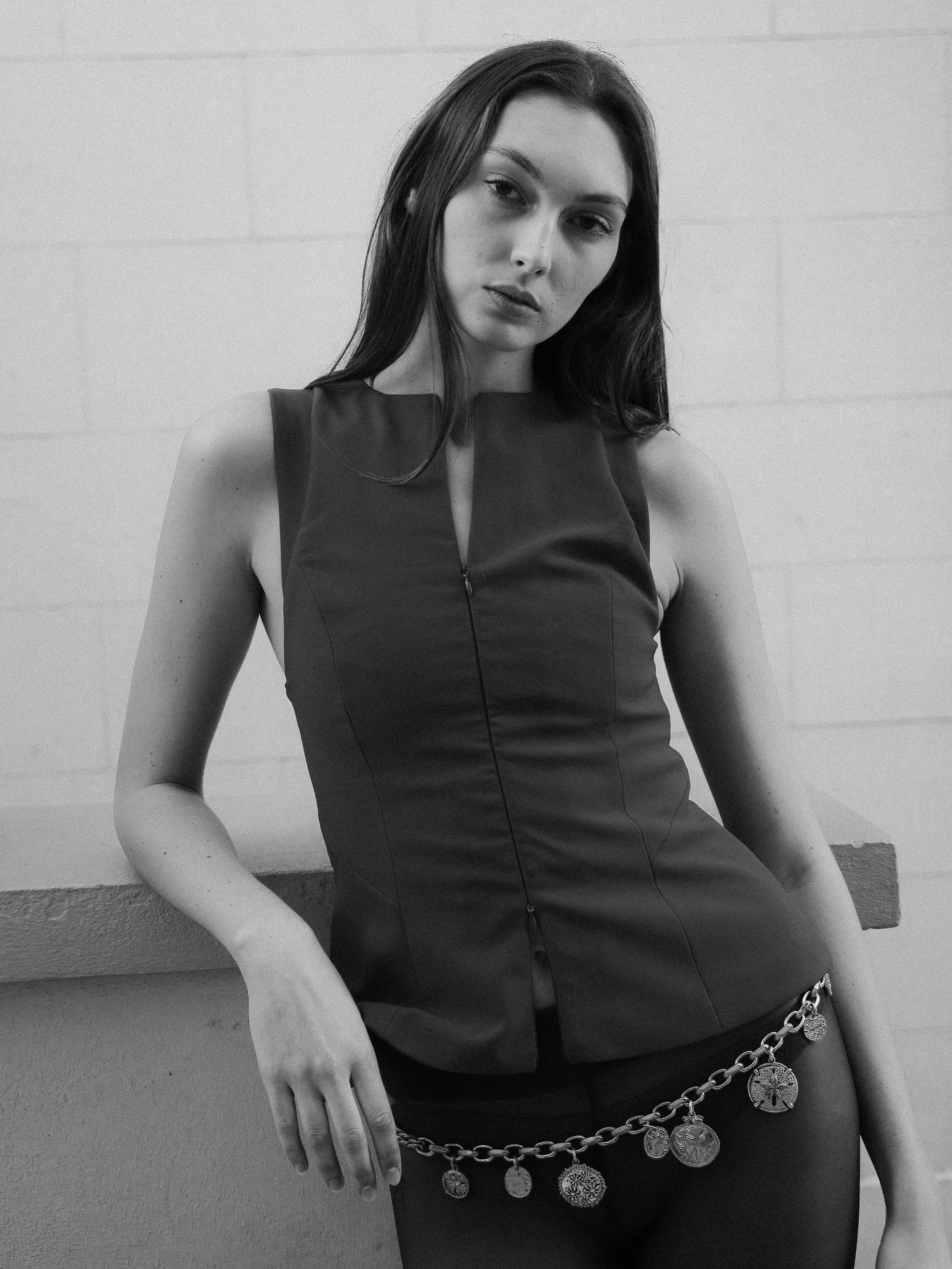 photographe-mode-editorial-biarritz-art deco-mannequin-agence-couture-exterieur-villa.jpg