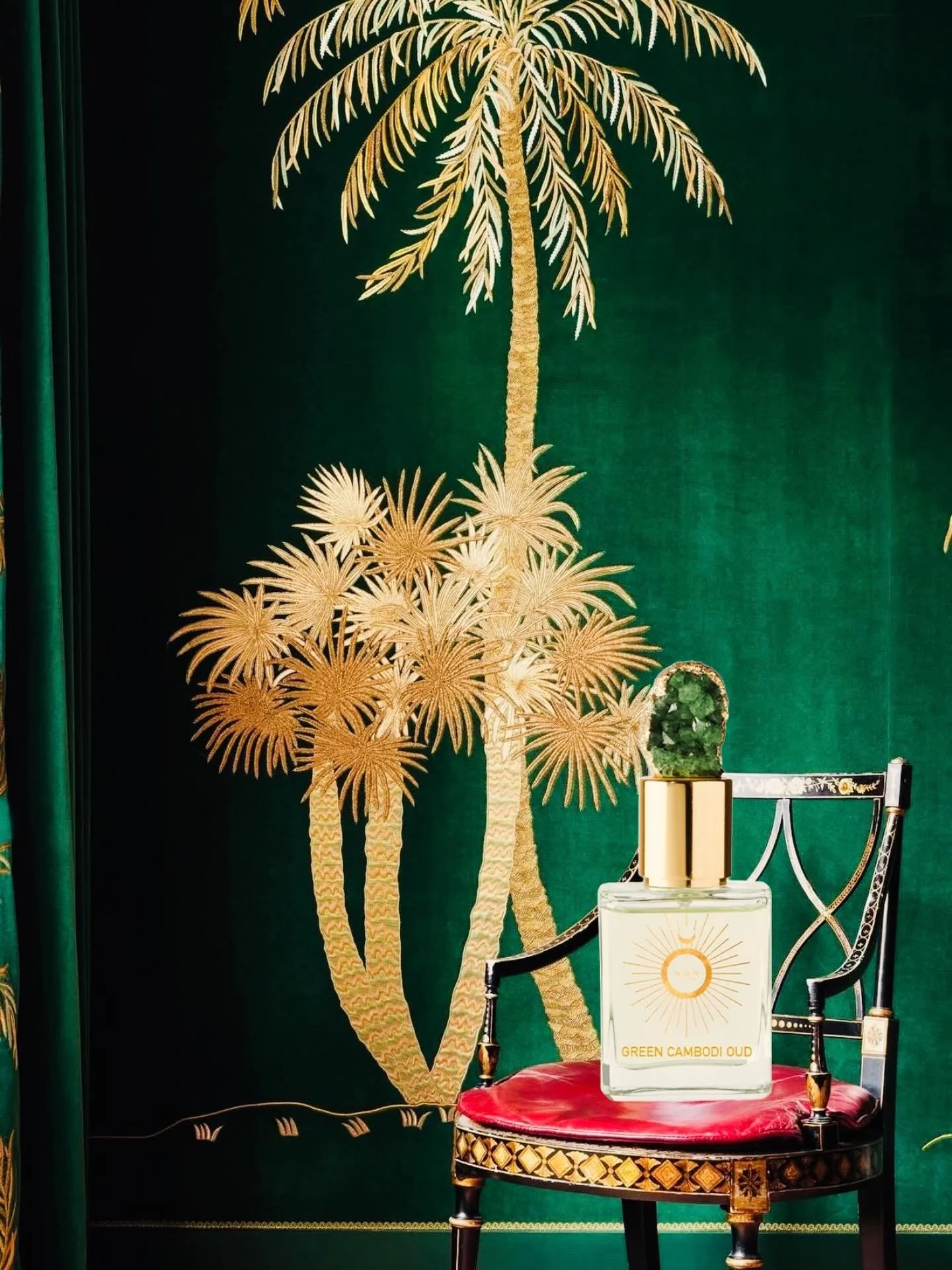 Green Cambodi Oud: Where the deep, woody soul of agarwood meets the freshness of the forest.
.
.
.
.
#CambodianOud #GreenOud #OudPerfume #CambodiGreenOud #Agarwood