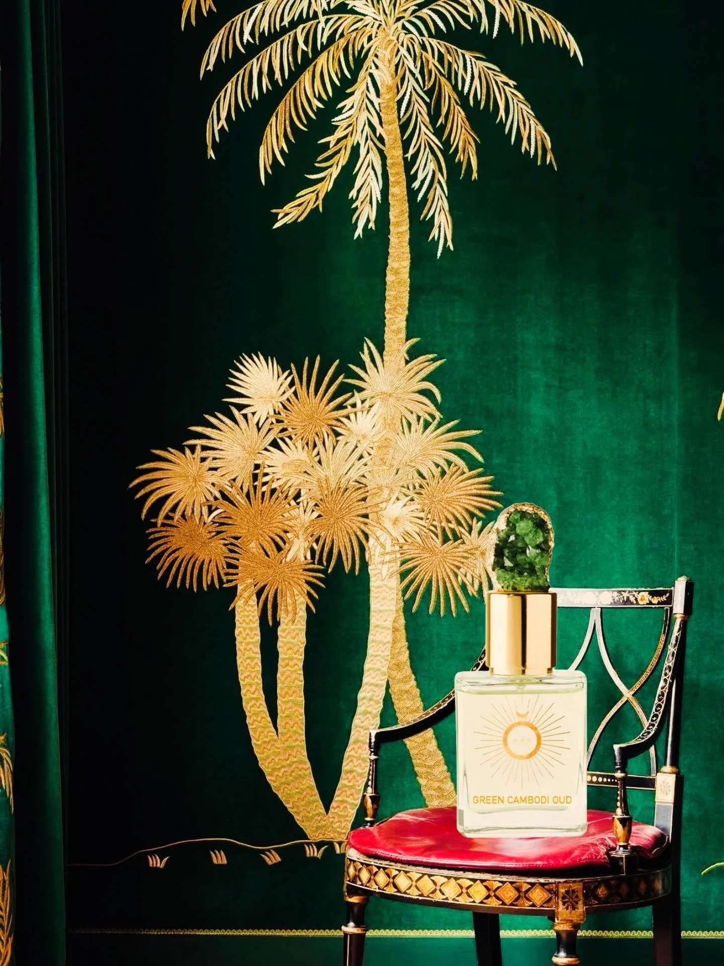 Green Cambodi Oud. Where the deep, woody soul of agarwood meets the freshness of the forest.
.
.
.
.
#CambodianOud #GreenOud #OudPerfume #CambodiGreenOud #Agarwood