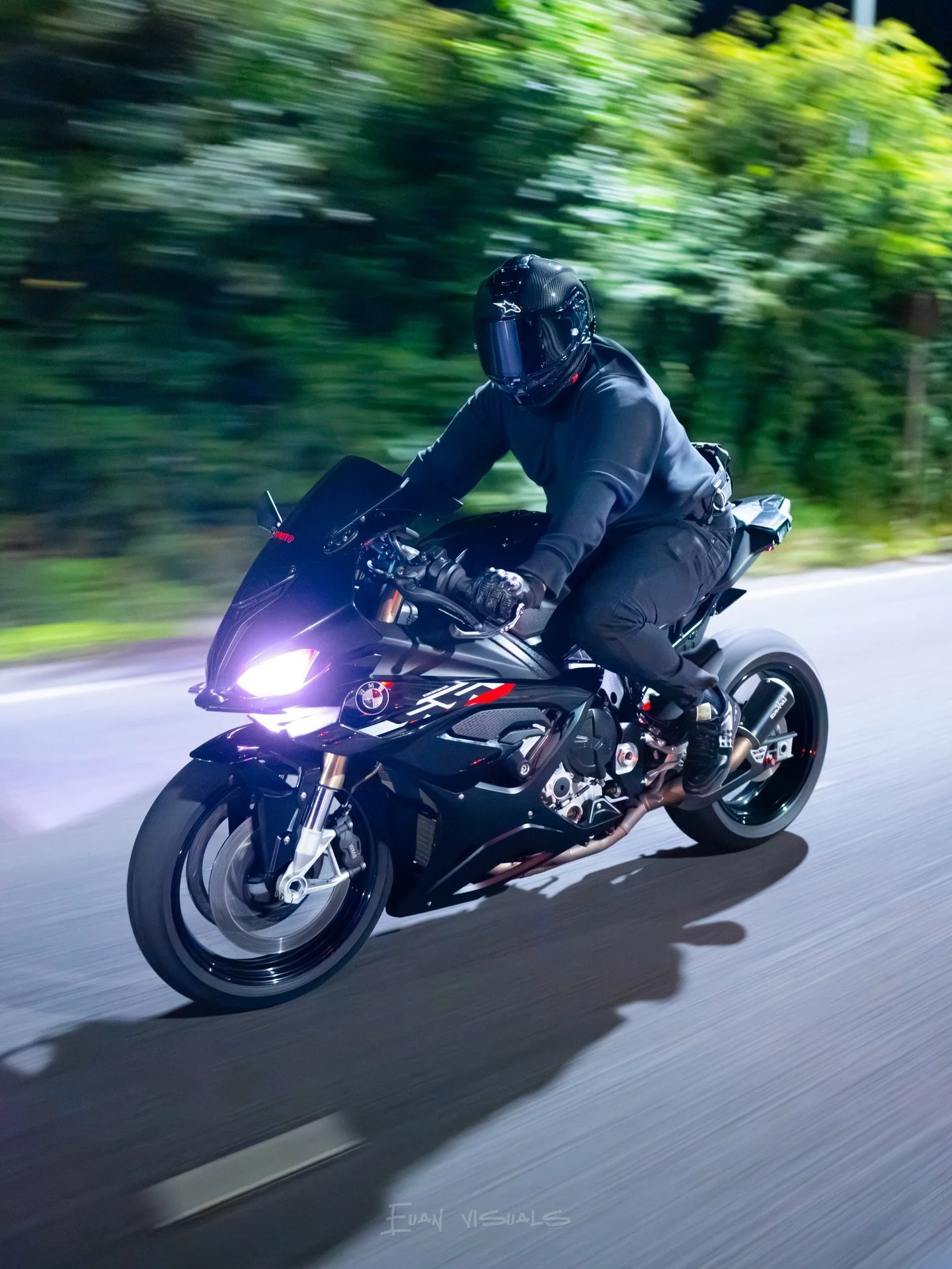 Midnight motion 💨

#photography#cinematic#sportsbikes#bikephotography#photographer