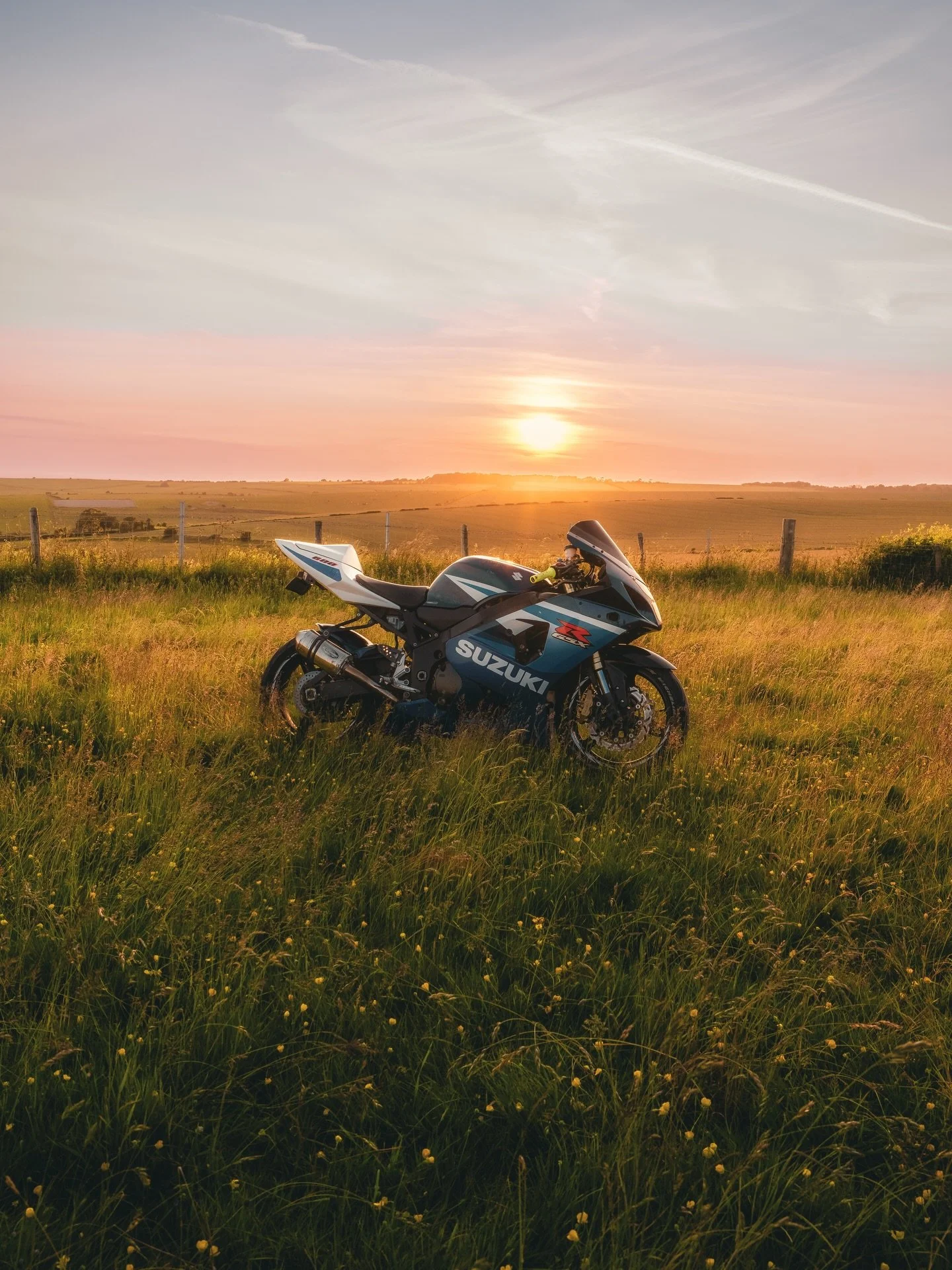 Summer sunsets 🌅 😍

#photography#photographer#motorbikes