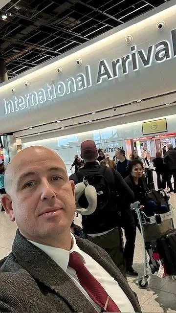 DimA Waiting for passengers at Heathrow Airport 