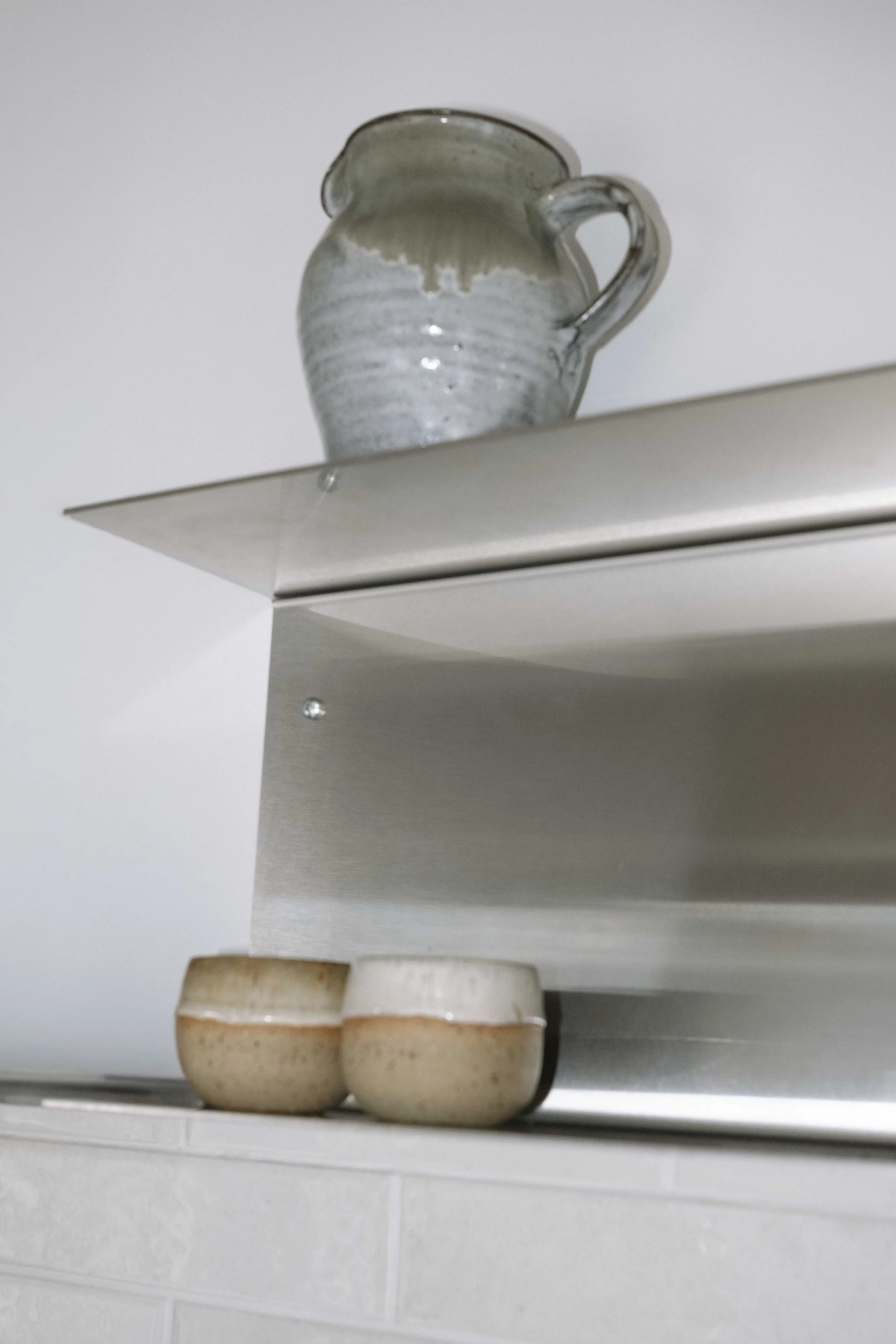 FOLDED STAINLESS APPARATUS SHELF