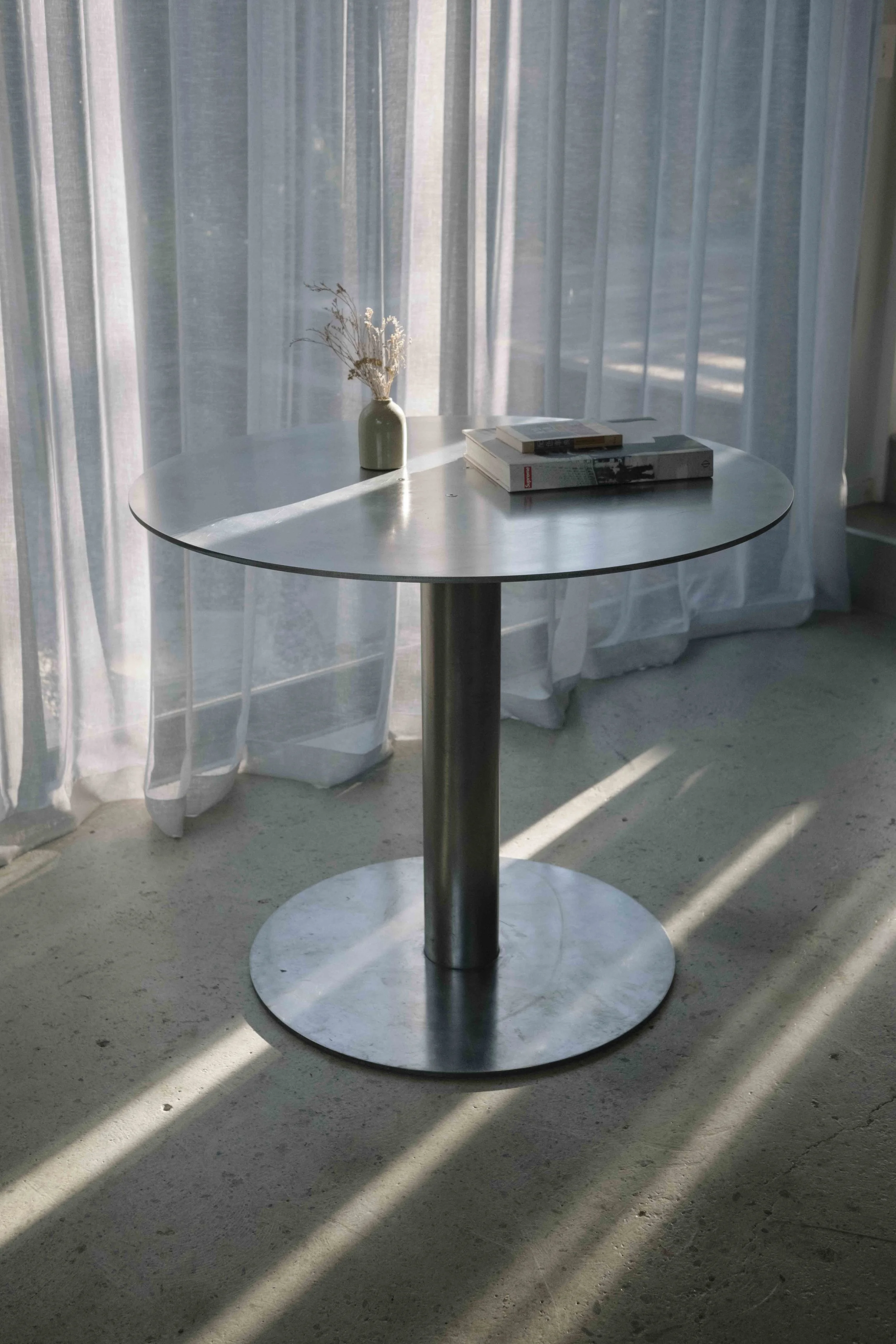 ALUMINIUM TABLE 001