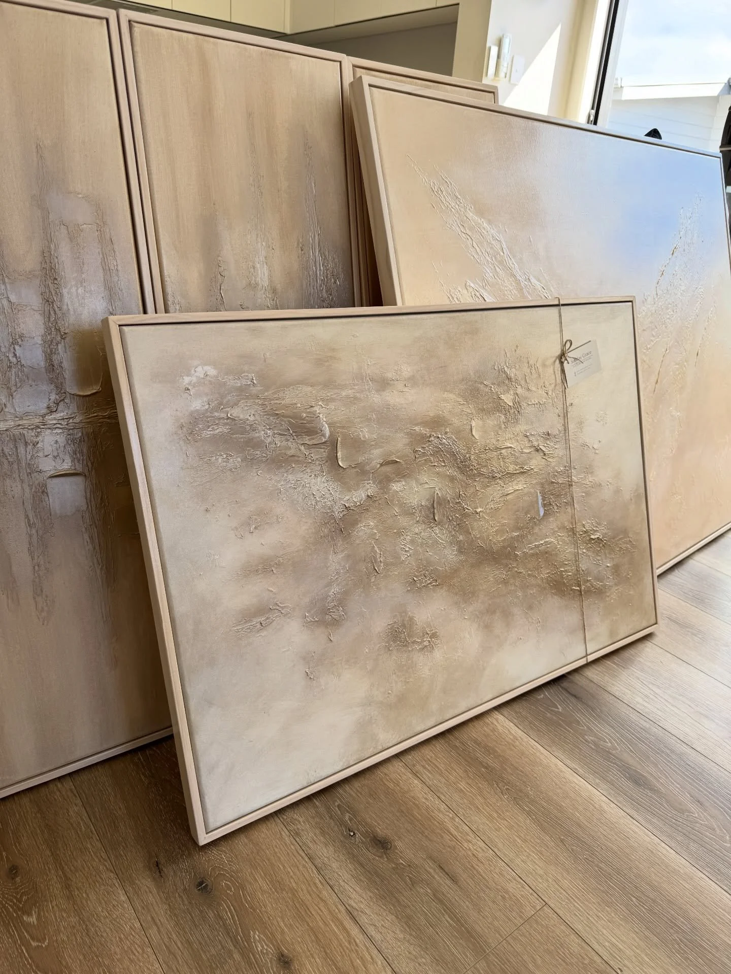 Only 2 left from the Golden Hour collection ! 

Was sad to say bye bye to one of my favourite pieces today. 

Get in touch quick before the last of the collection sells out ✨ 

#texturedart #artistNZ #modernart #homedecor