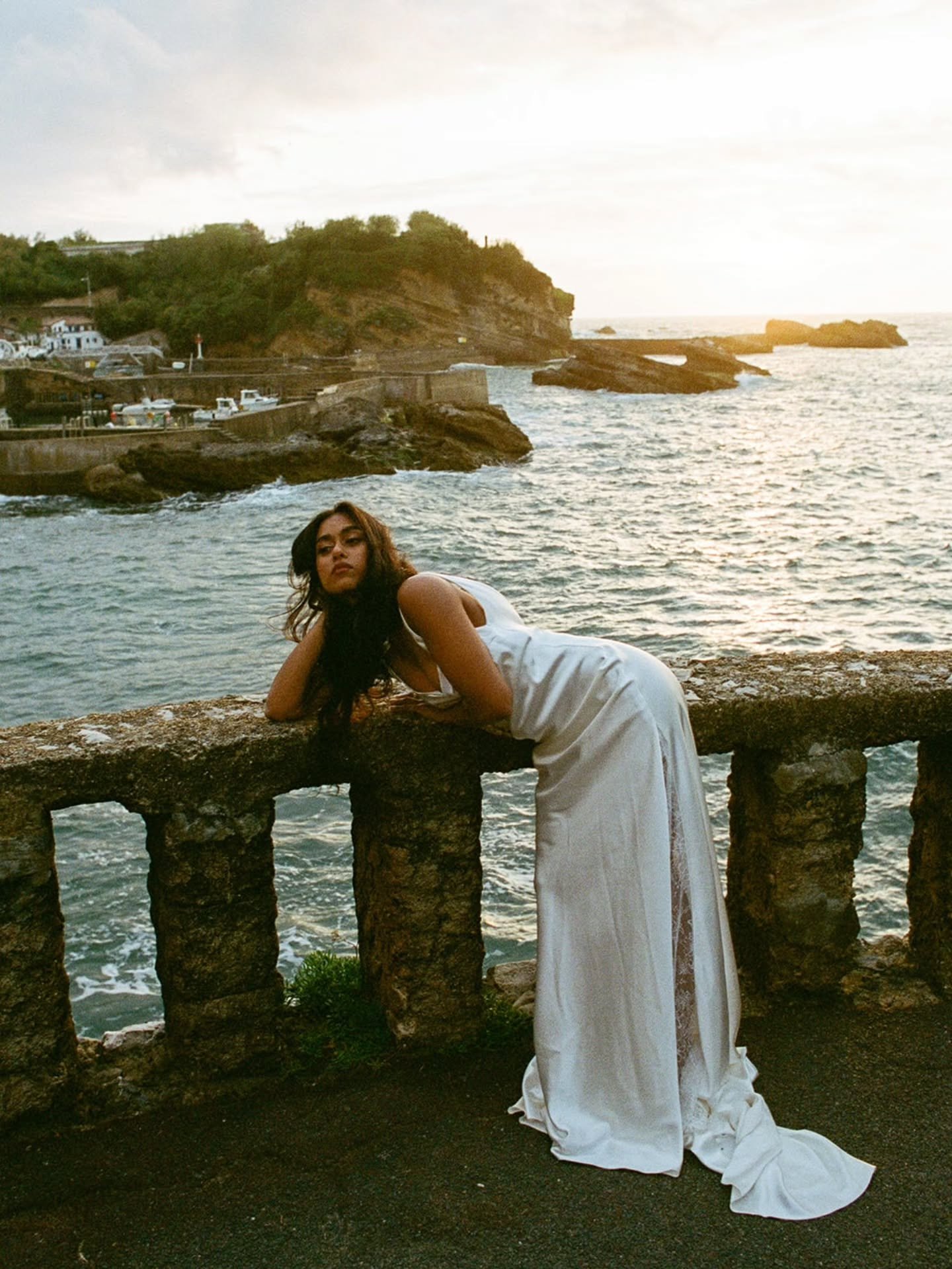 Sunset portraits on digital + 35mm Film ✨️

Host + planning @fayewildephotography
#fayewildeworkshops in collaboration with
@french_bague_ette 
education @fayewildephotography
BTS @curatedcontentco
design and styling @french_bague_ette 
hmua @nicolab